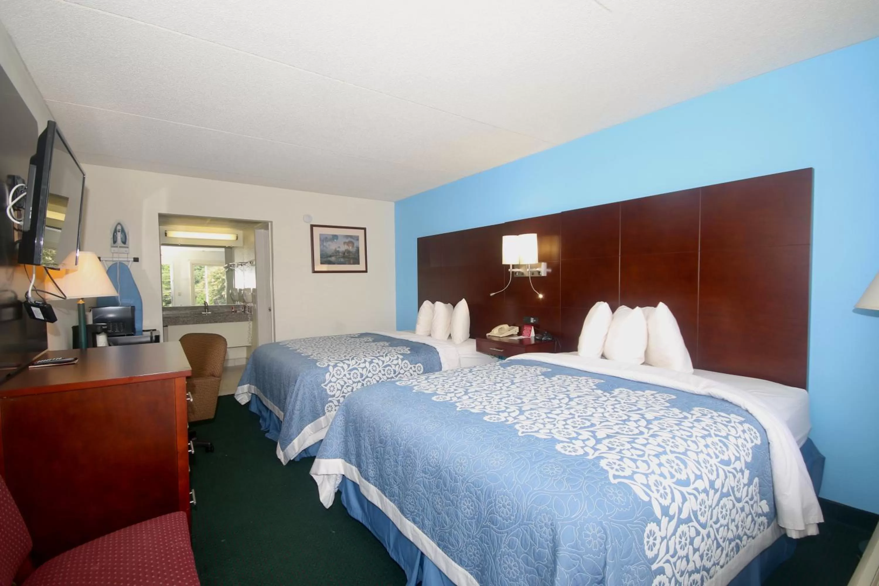 Queen Room with Two Queen Beds - Non-Smoking in Hamilton Inn Jonesville I-77