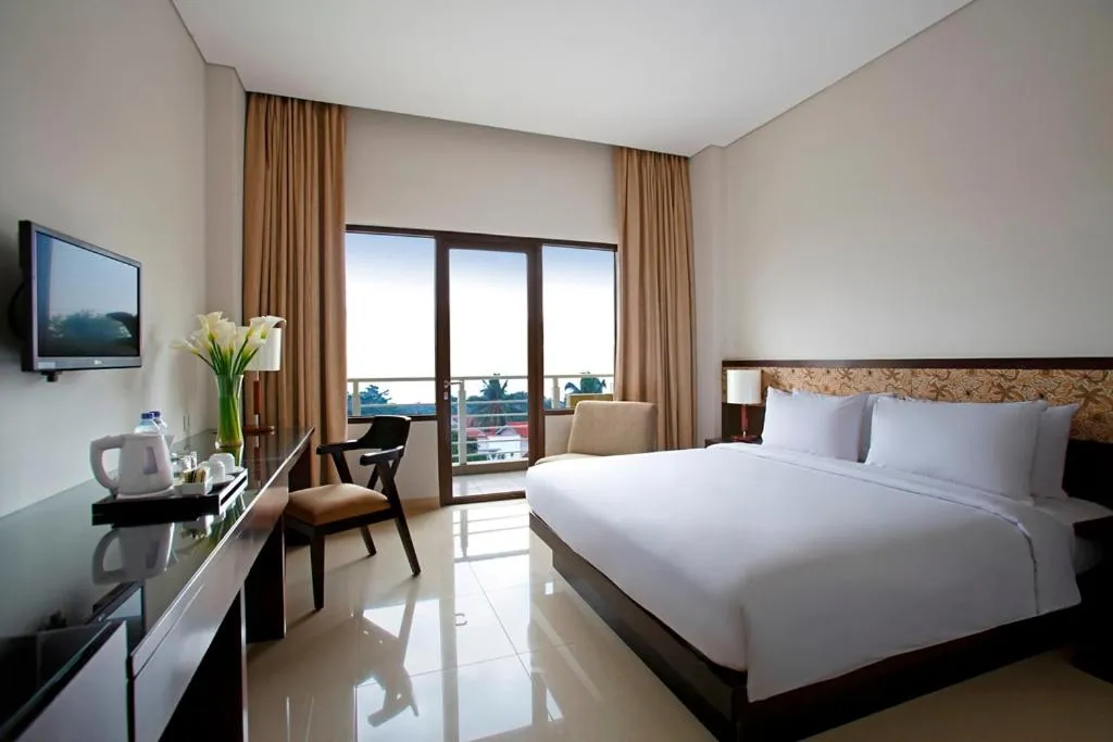 Superior King Room with Balcony in Hotel Surya Yudha Purwokerto