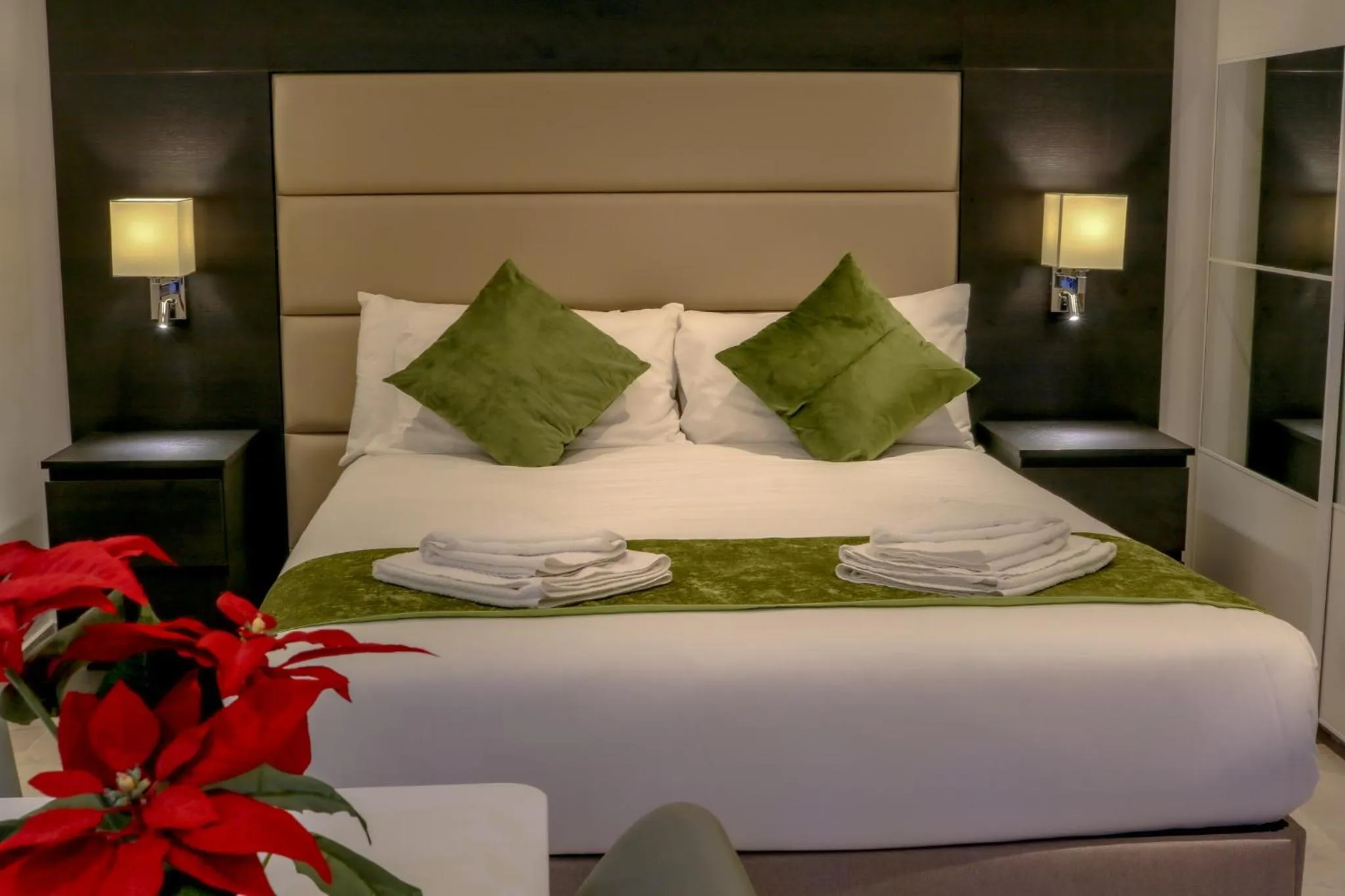 King Studio with Sofa Bed in Hyde Park Superior Apartments