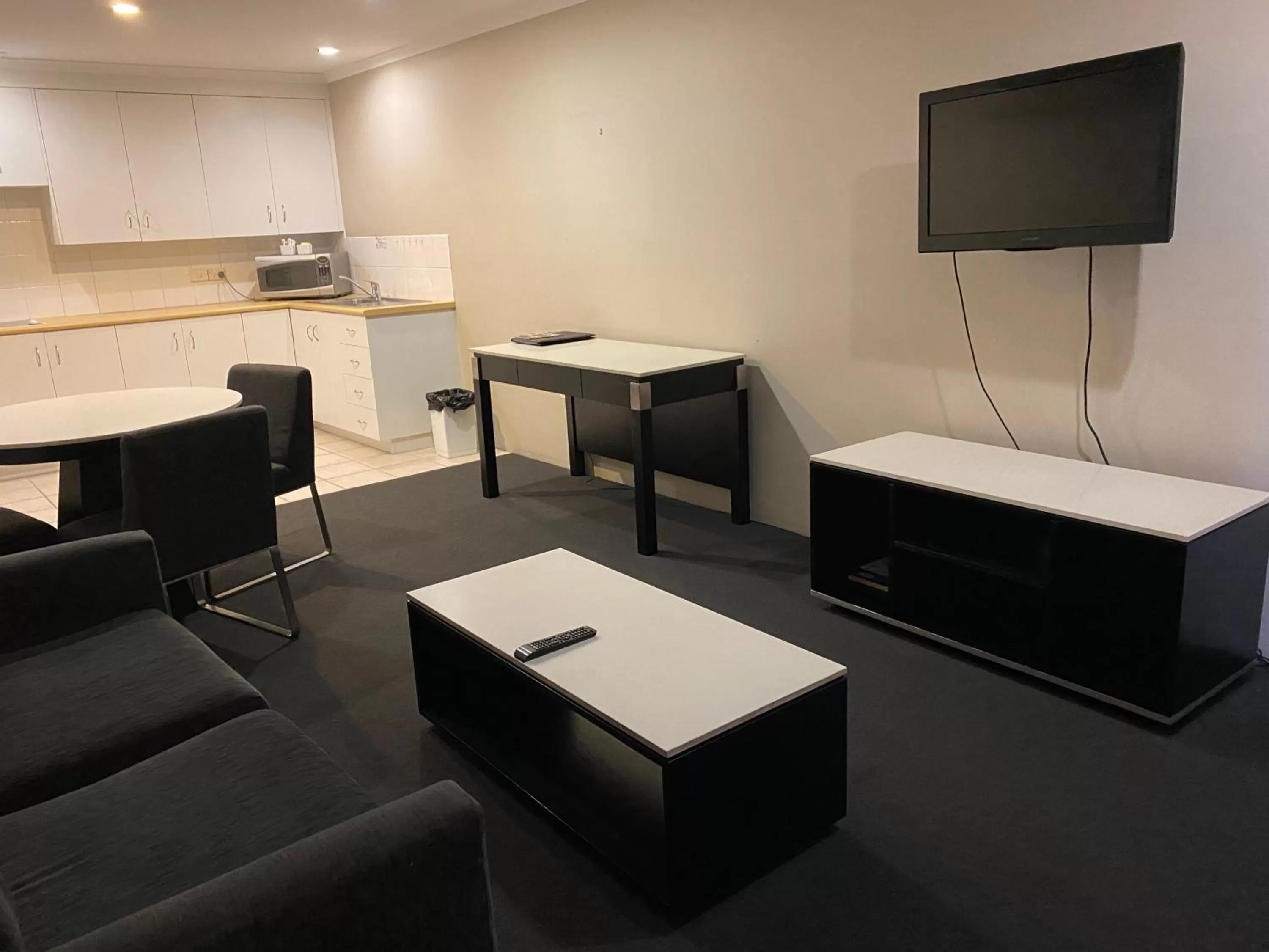 Deluxe One-Bedroom Apartment in Cosmopolitan Motel & Serviced Apartments