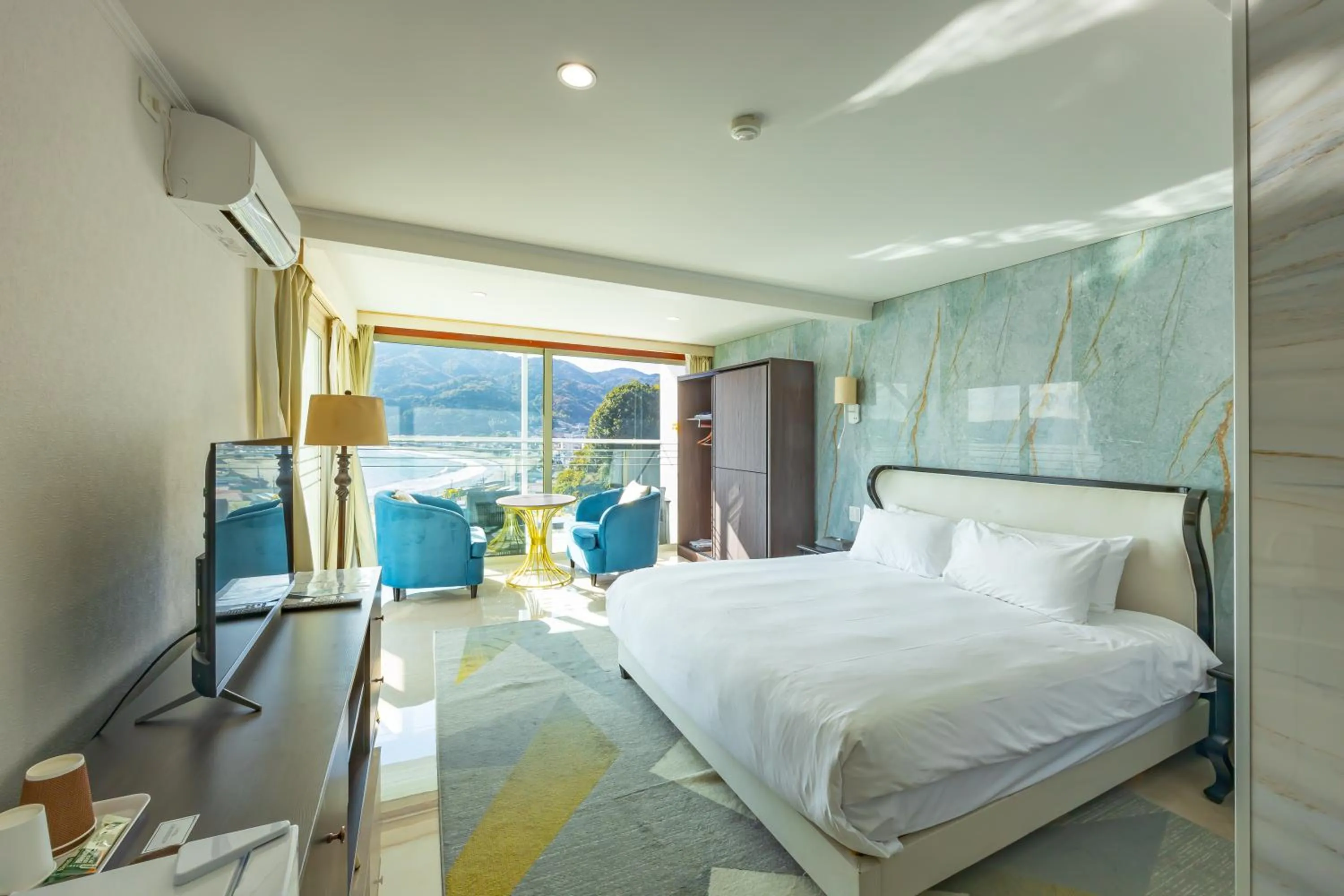 Standard King Room - single occupancy in HOTEL HIMALAYA SEA
