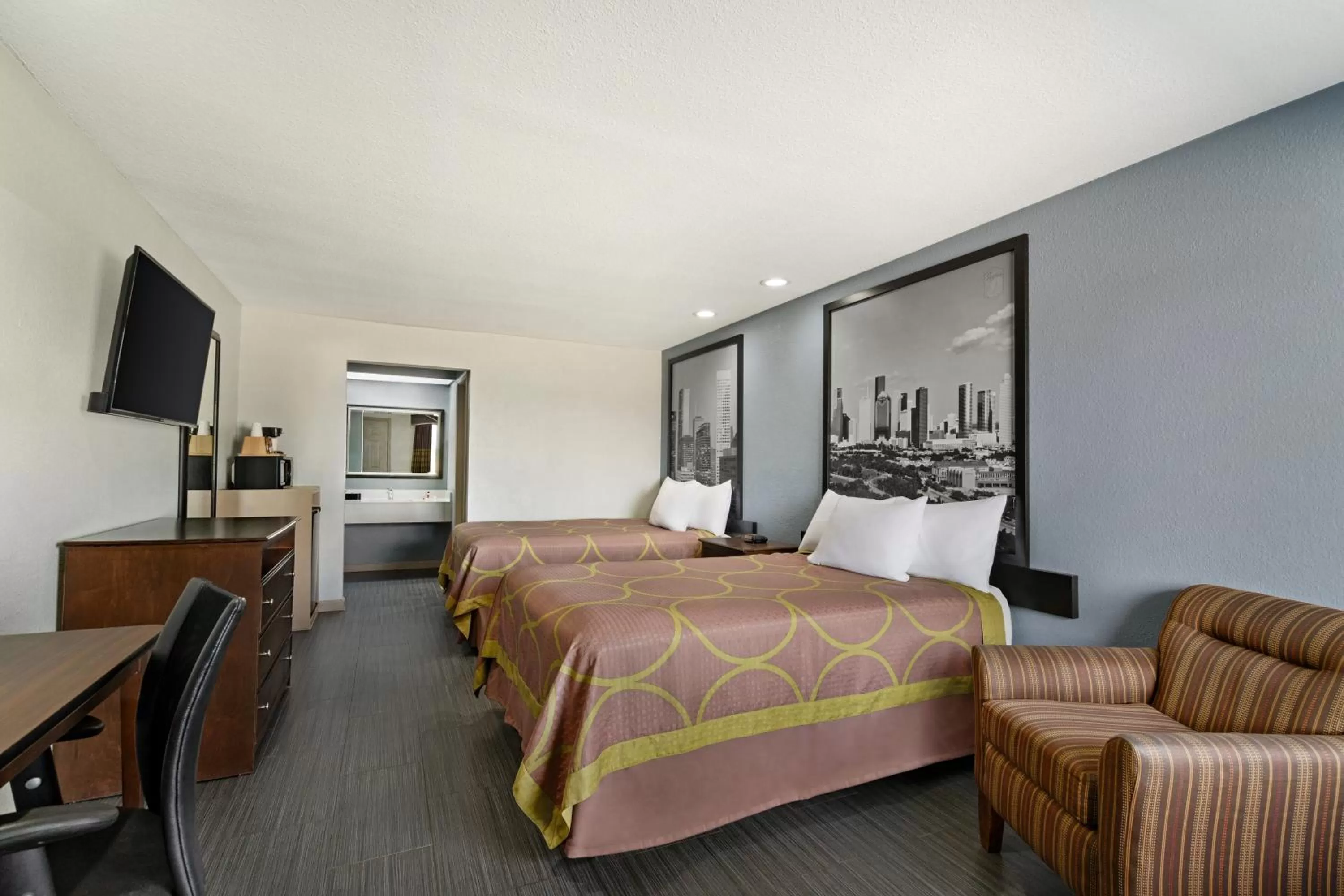 Double Room with Two Double Beds - Smoking in Super 8 by Wyndham Houston/Dtwn/I-610