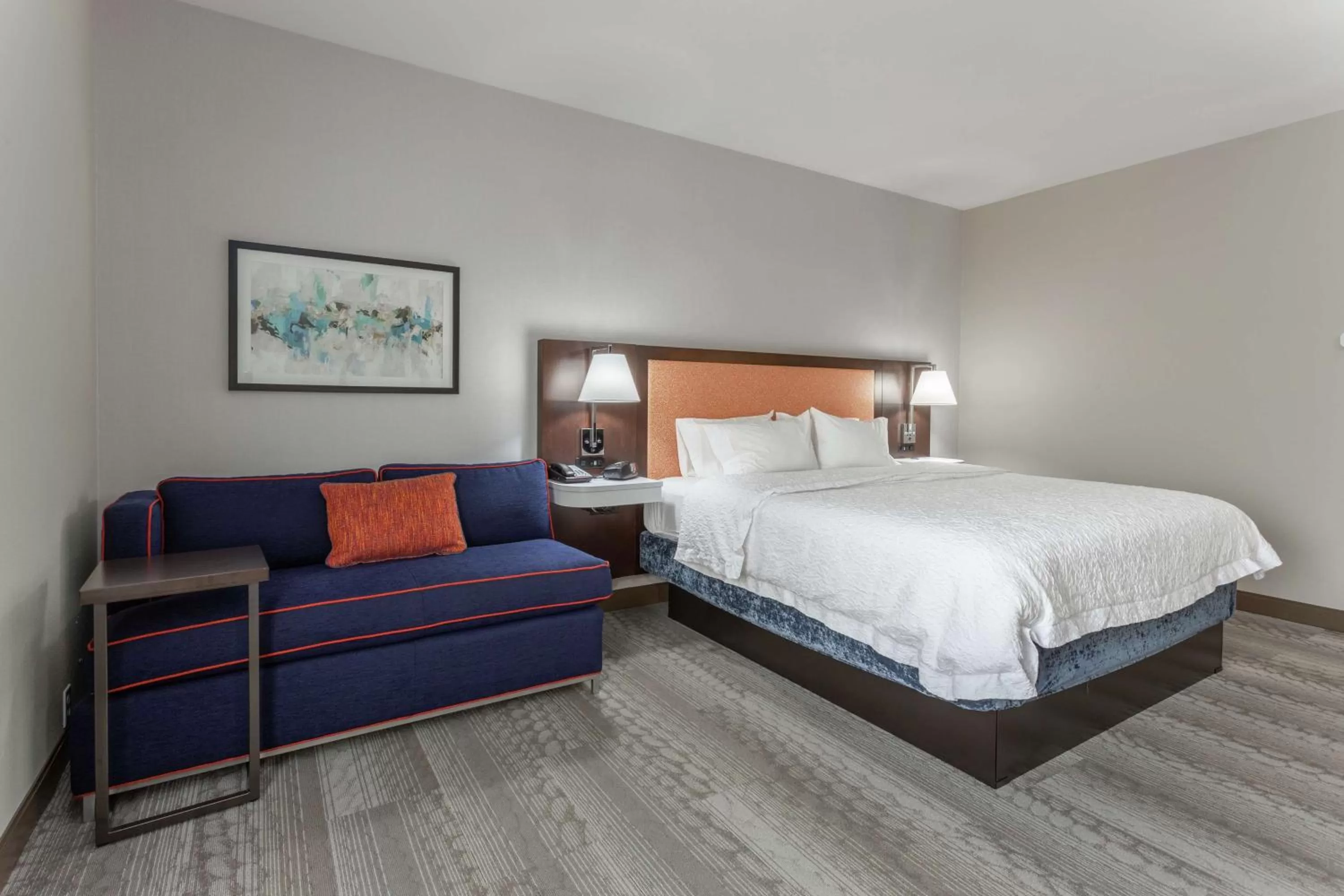 King Room with King Bed - Non-Smoking in Hampton Inn Jefferson City at Capital Mall