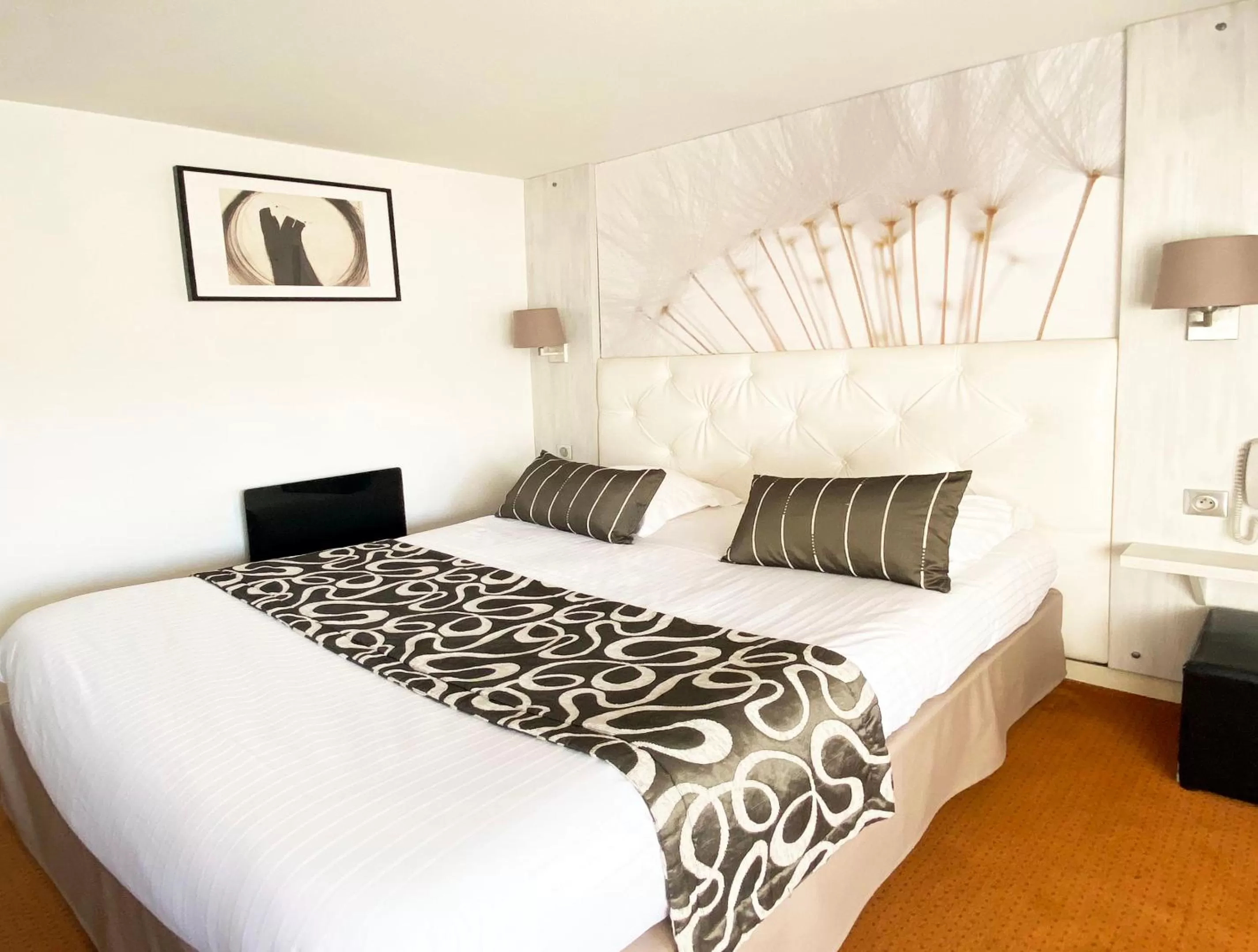 Double Room in Logis Hôtel des Lacs Paris Sud