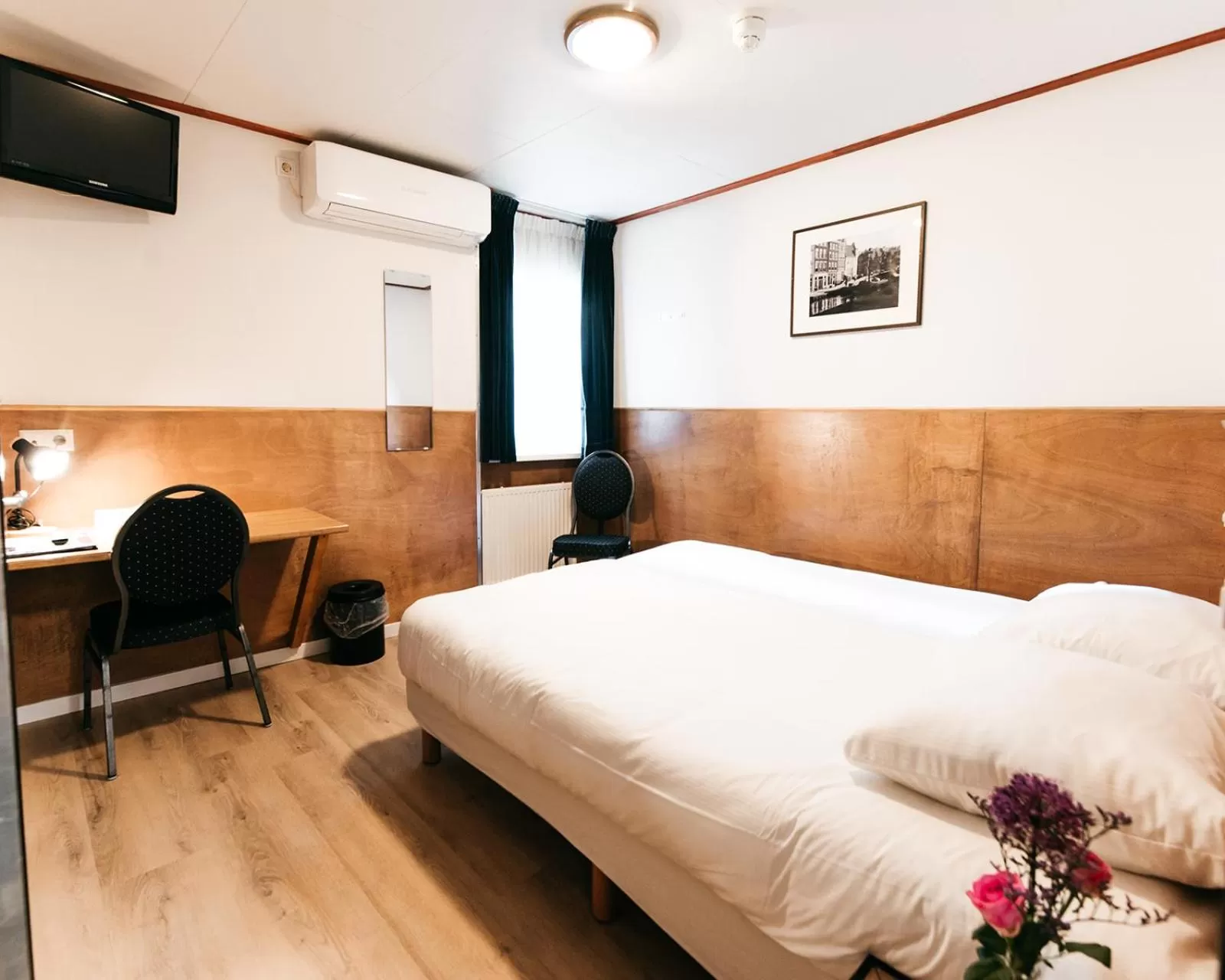 Double Room with Private Bathroom in Hotel van Gelder
