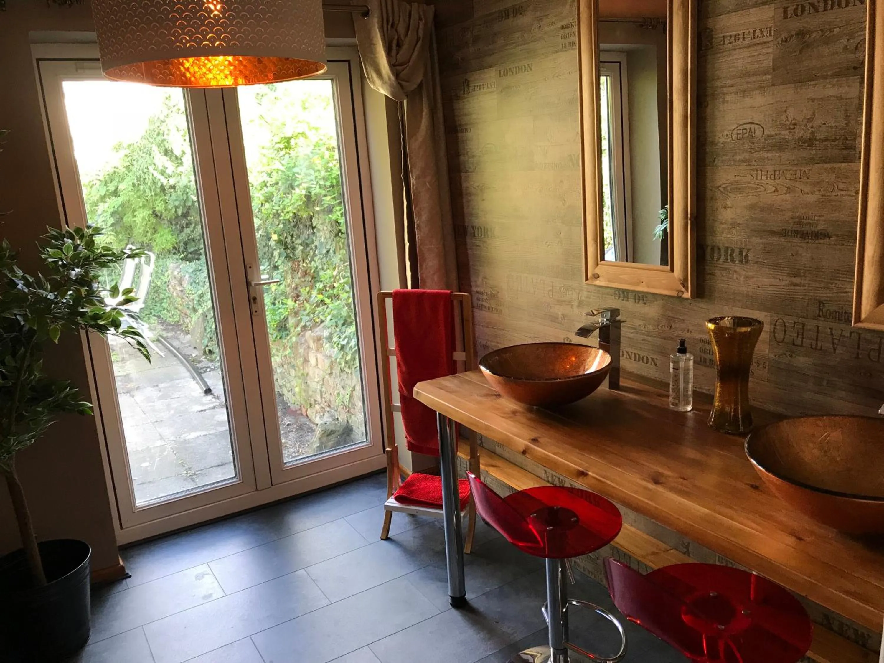 Suite with Garden View in Inn Cardiff