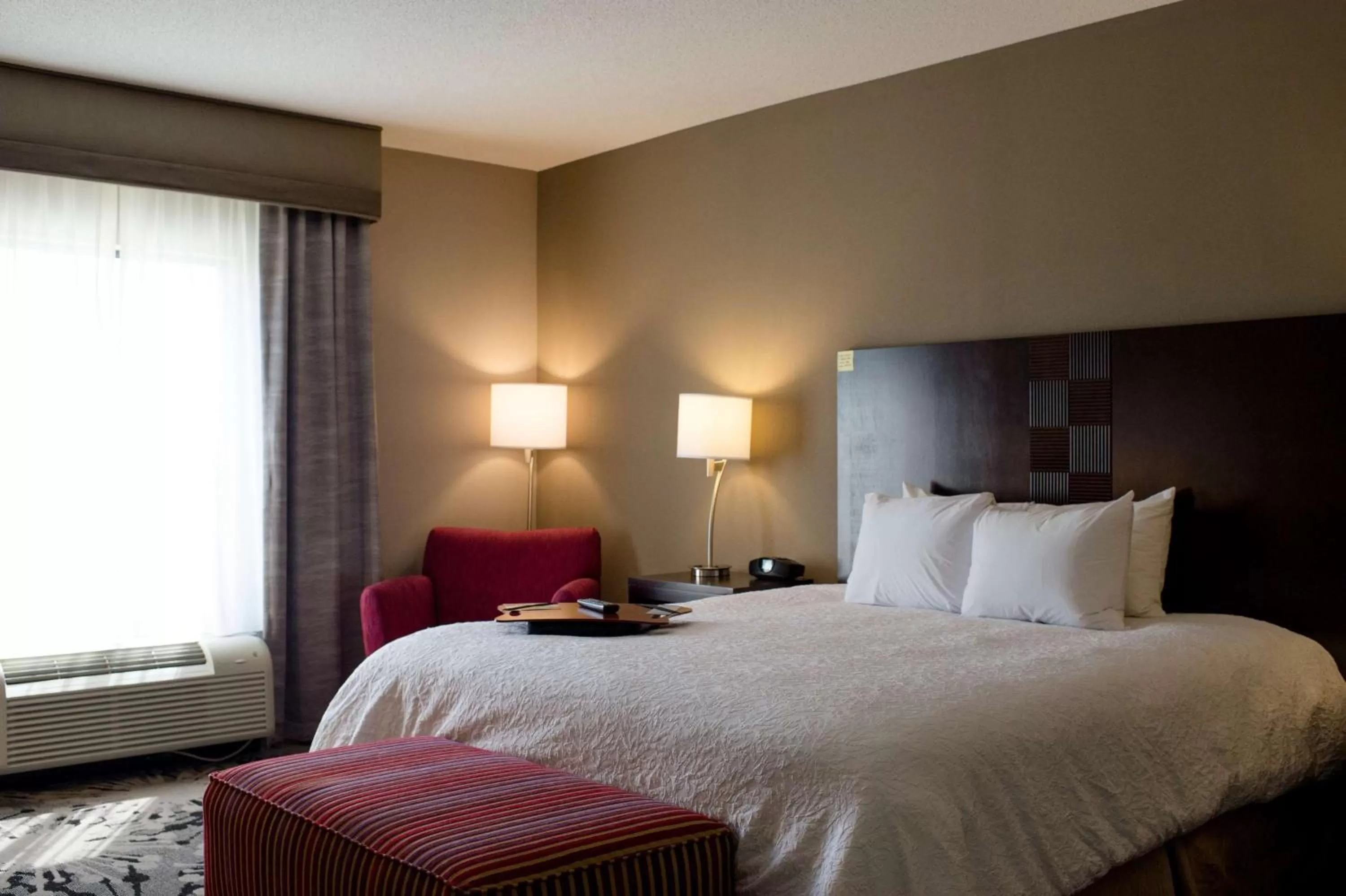 King Room with King Bed - Non-Smoking in Hampton Inn Oxford/Conference Center