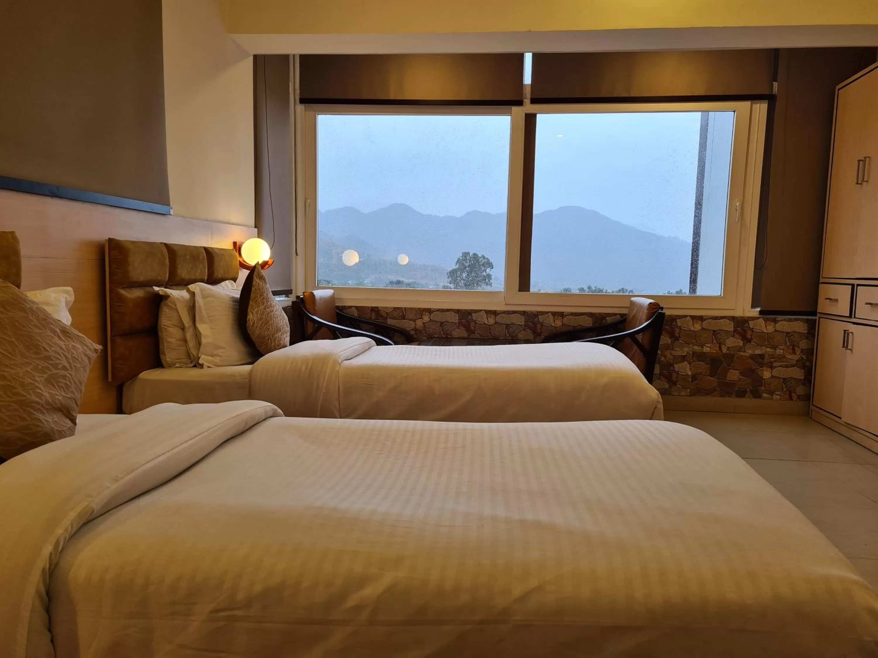 Superior Double or Twin Room with Mountain View in Hotel Rajpur Heights