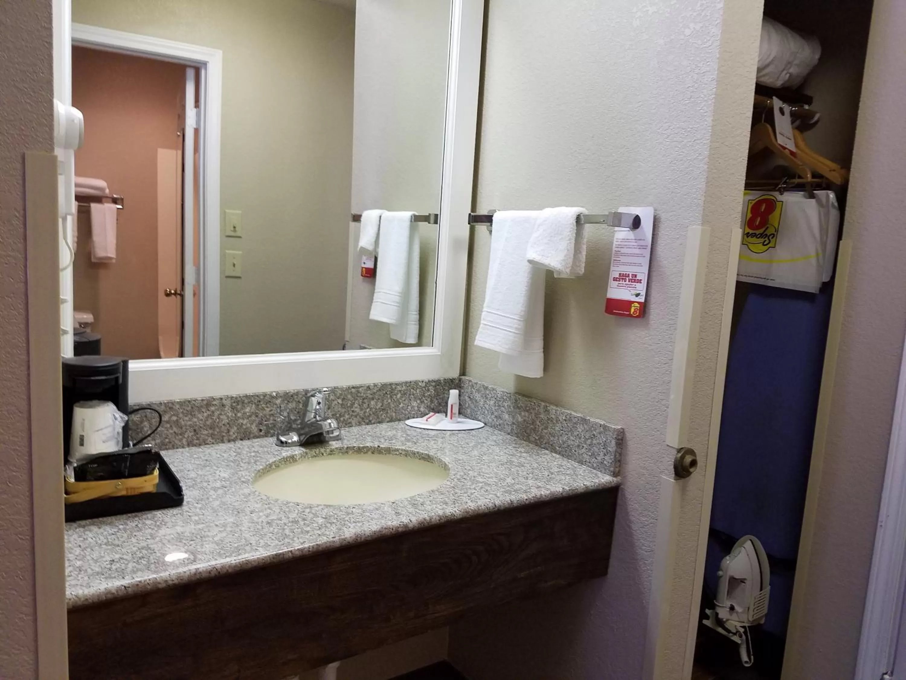 Queen Room - Non-Smoking in Quality Inn Cornelia