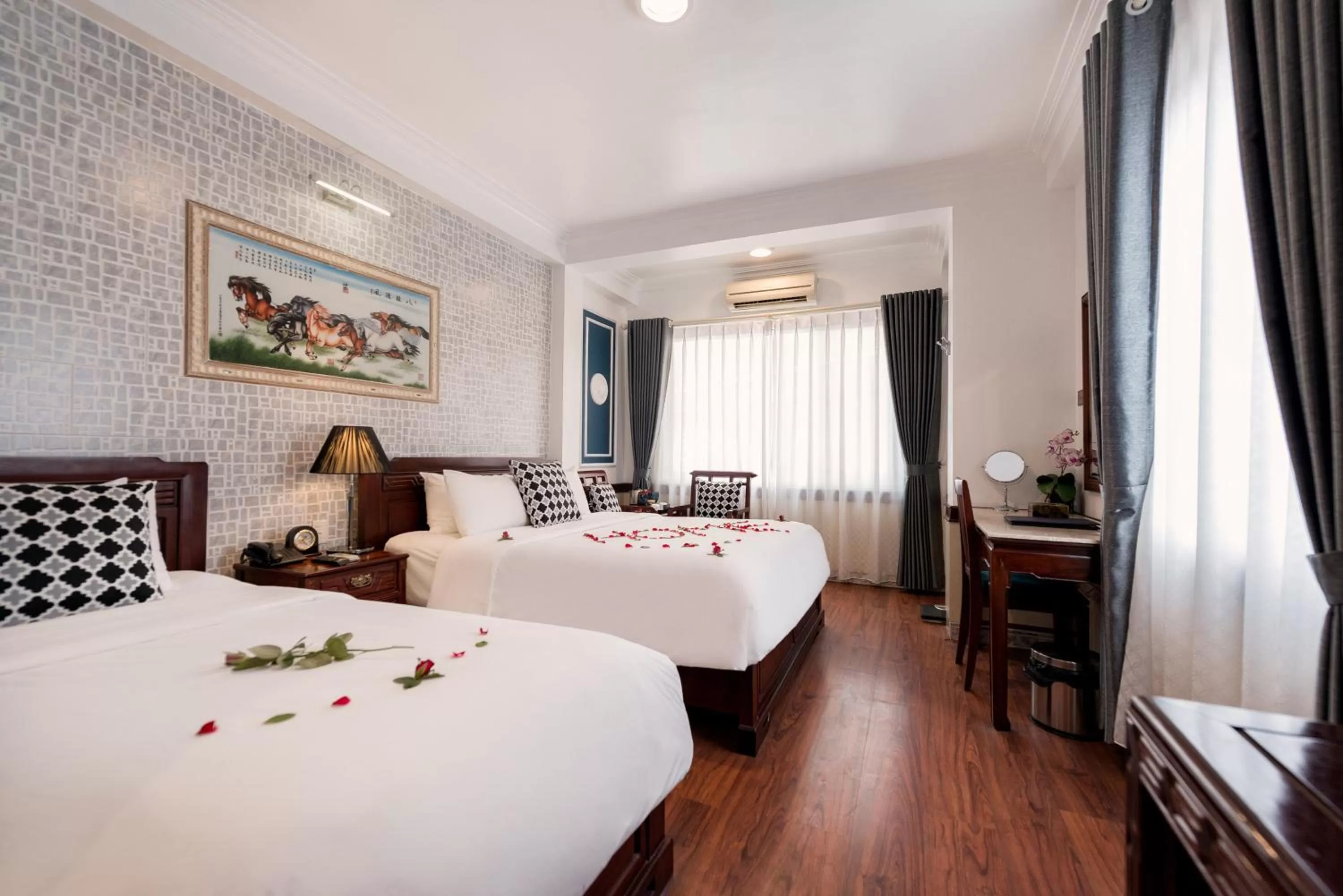 Deluxe Twin Room with City View in Prince II Hotel