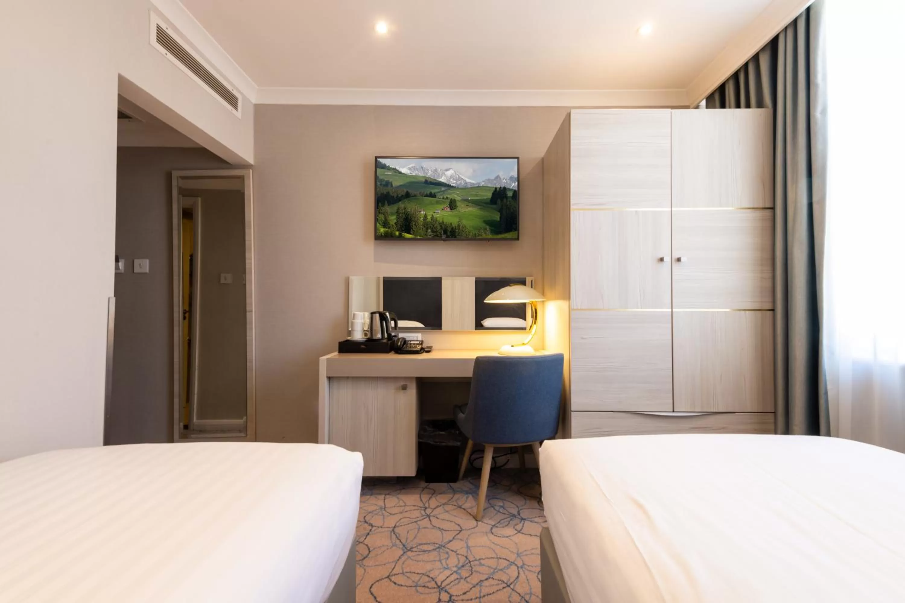 Twin Room in Blandford Hotel