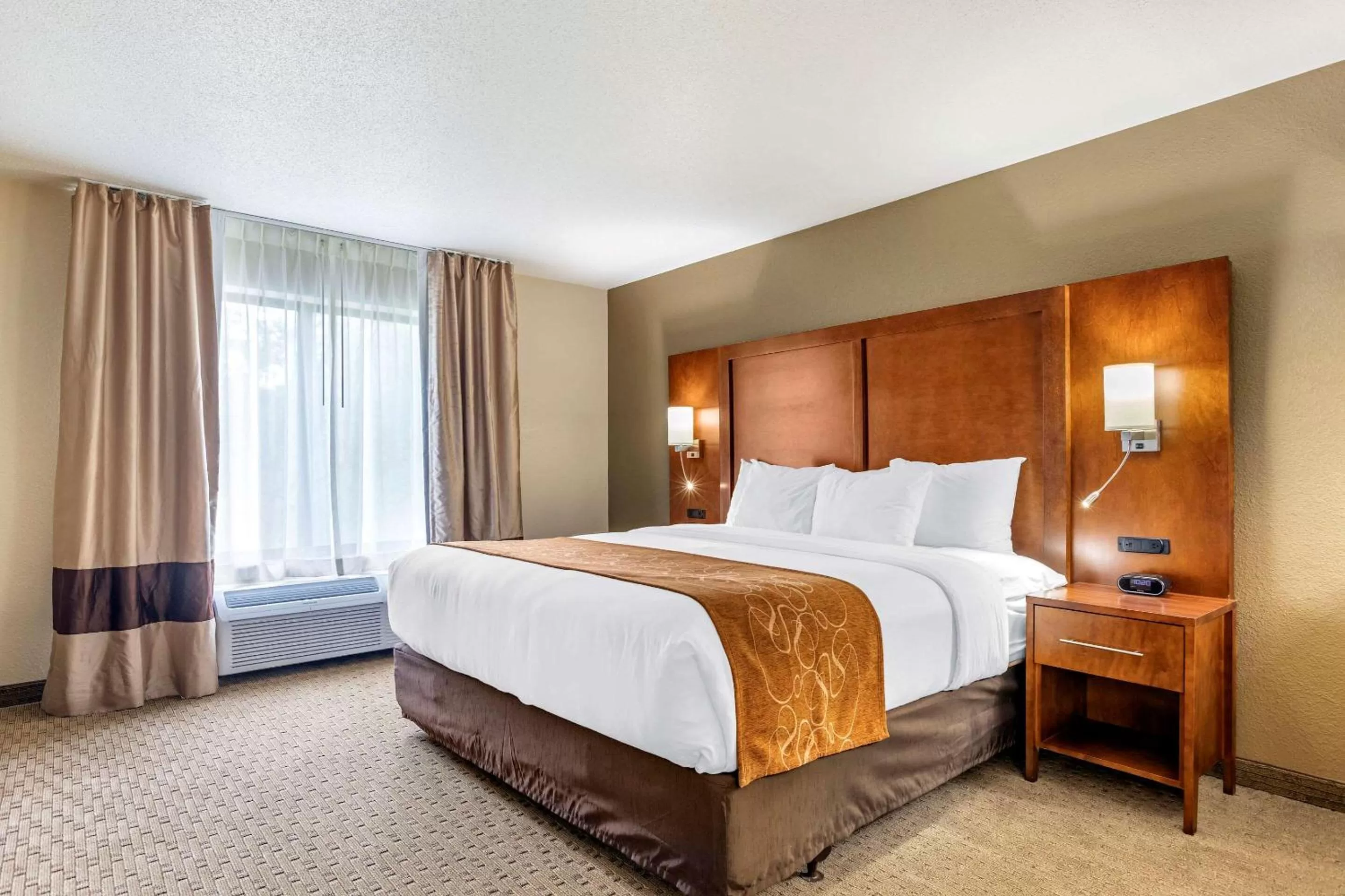 King Suite - Accessible/Non-Smoking in Comfort Suites Grand Rapids North