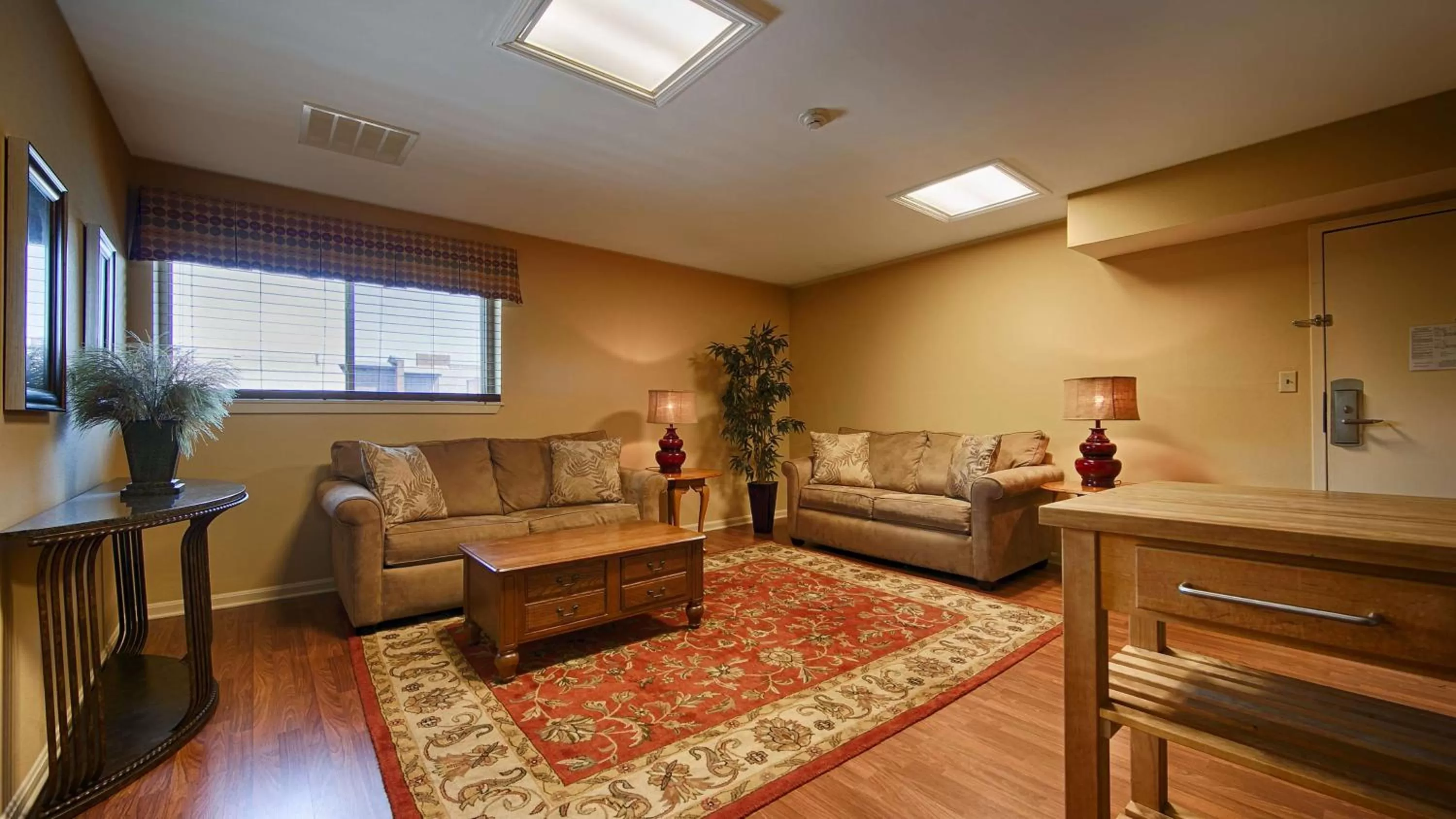 King Suite with Sofa Bed - Non-Smoking in Best Western Shelbyville Lodge