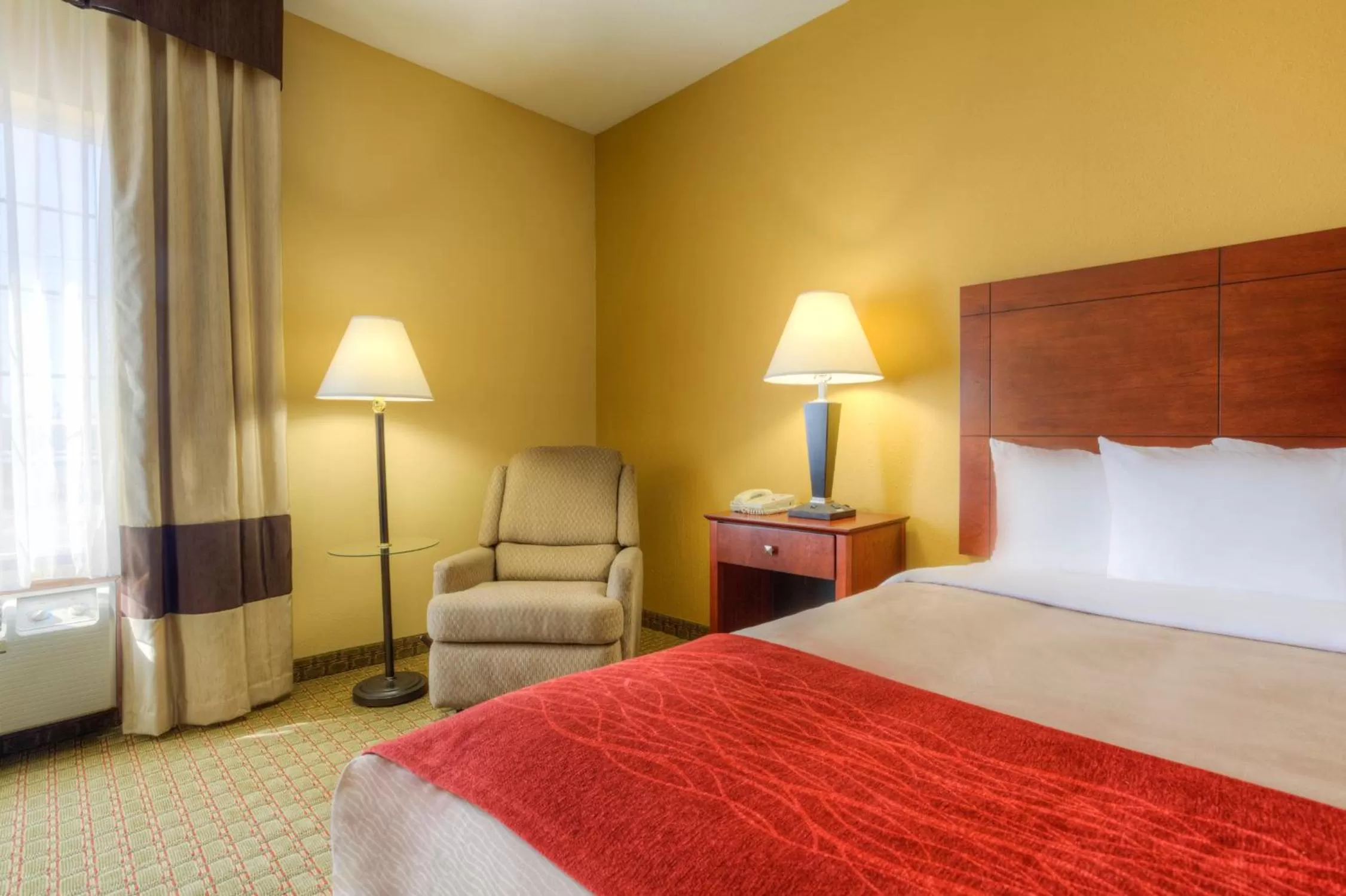 King Room - Disability Access/Non-Smoking in Comfort Inn Henderson - Evansville South