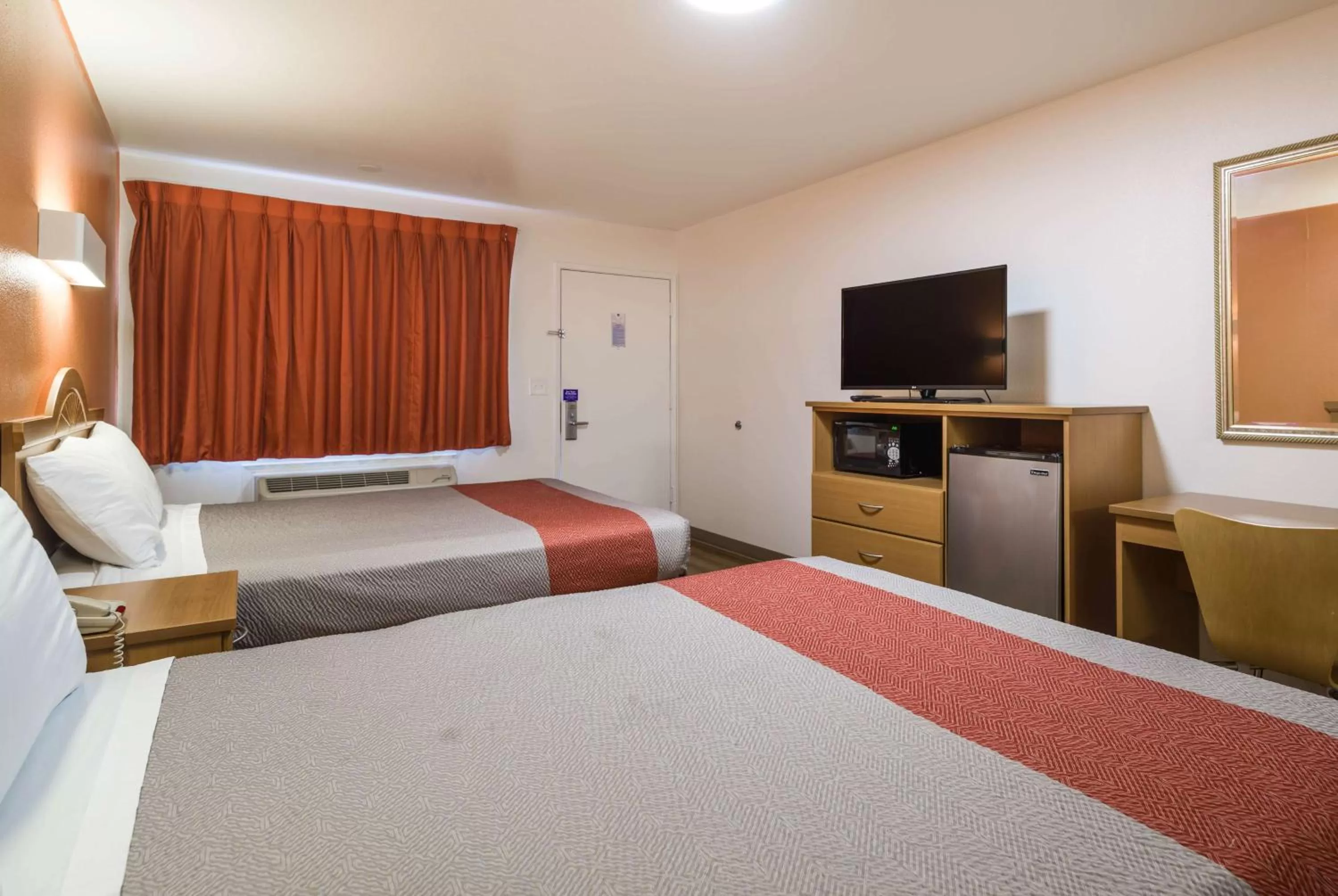 Deluxe Queen Room with Two Queen Beds - Smoking in Motel 6-Concord, CA