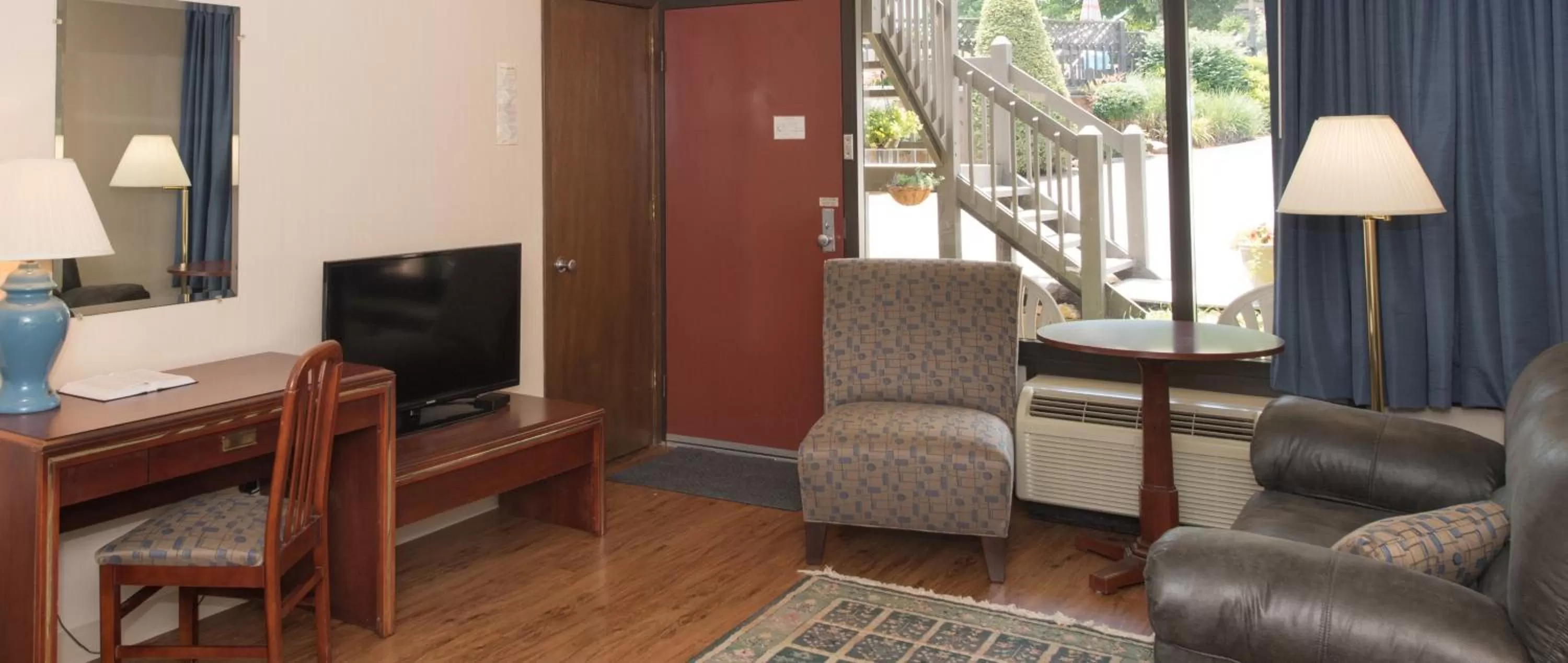 Deluxe Queen Room in Highland Manor Inn