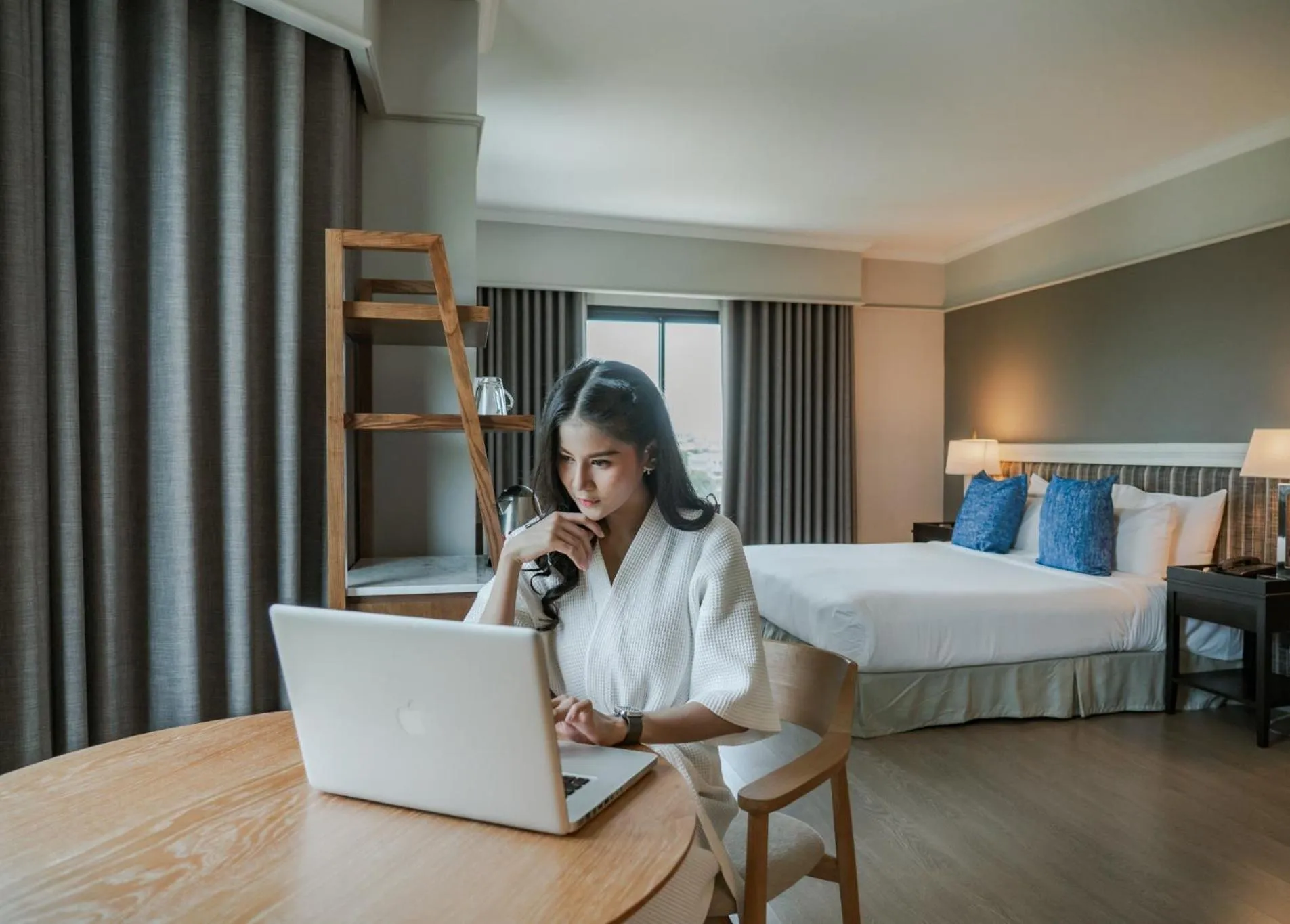 Junior Suite in The Grand Riverside Hotel