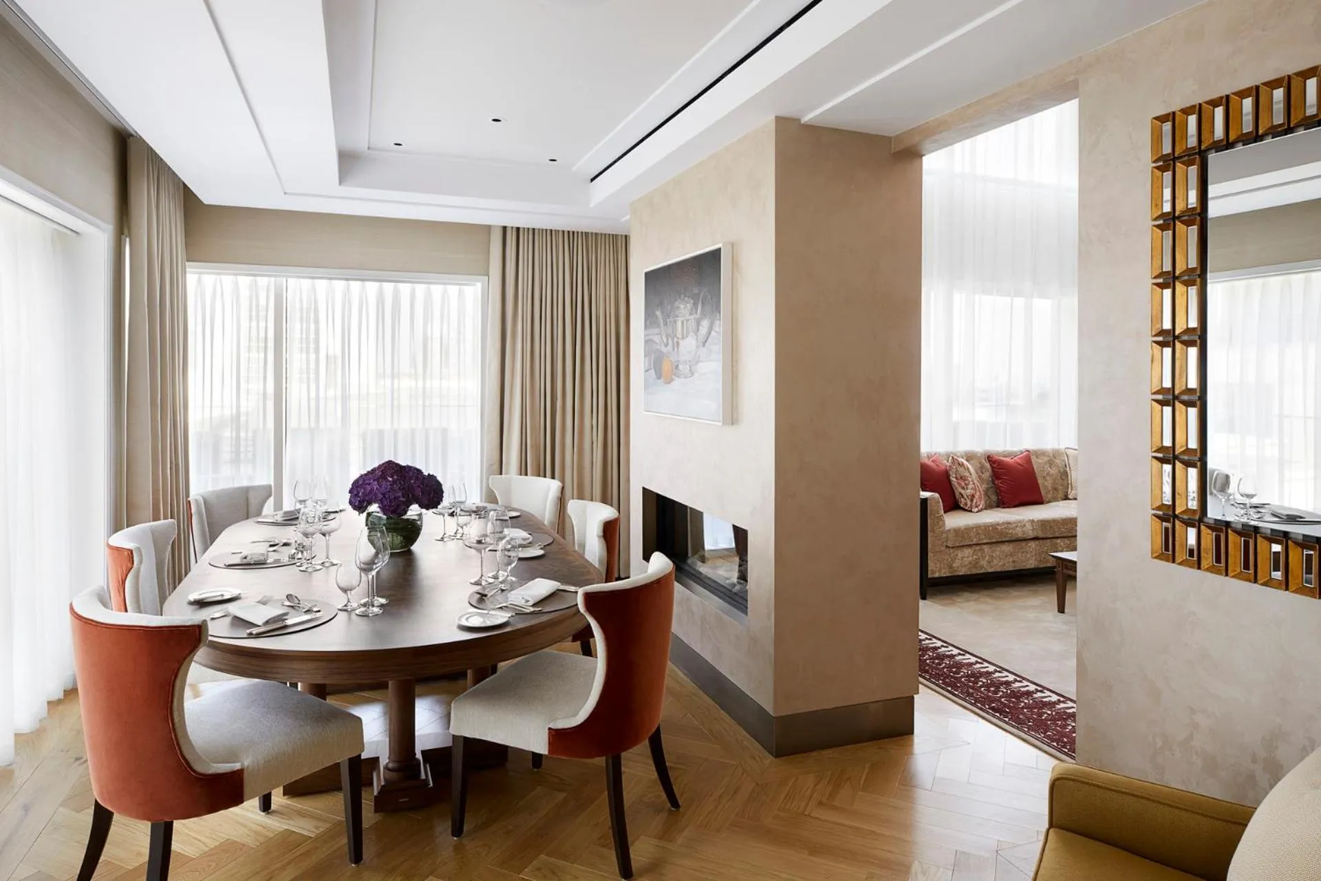 Dining area in Four Seasons Hotel London at Tower Bridge