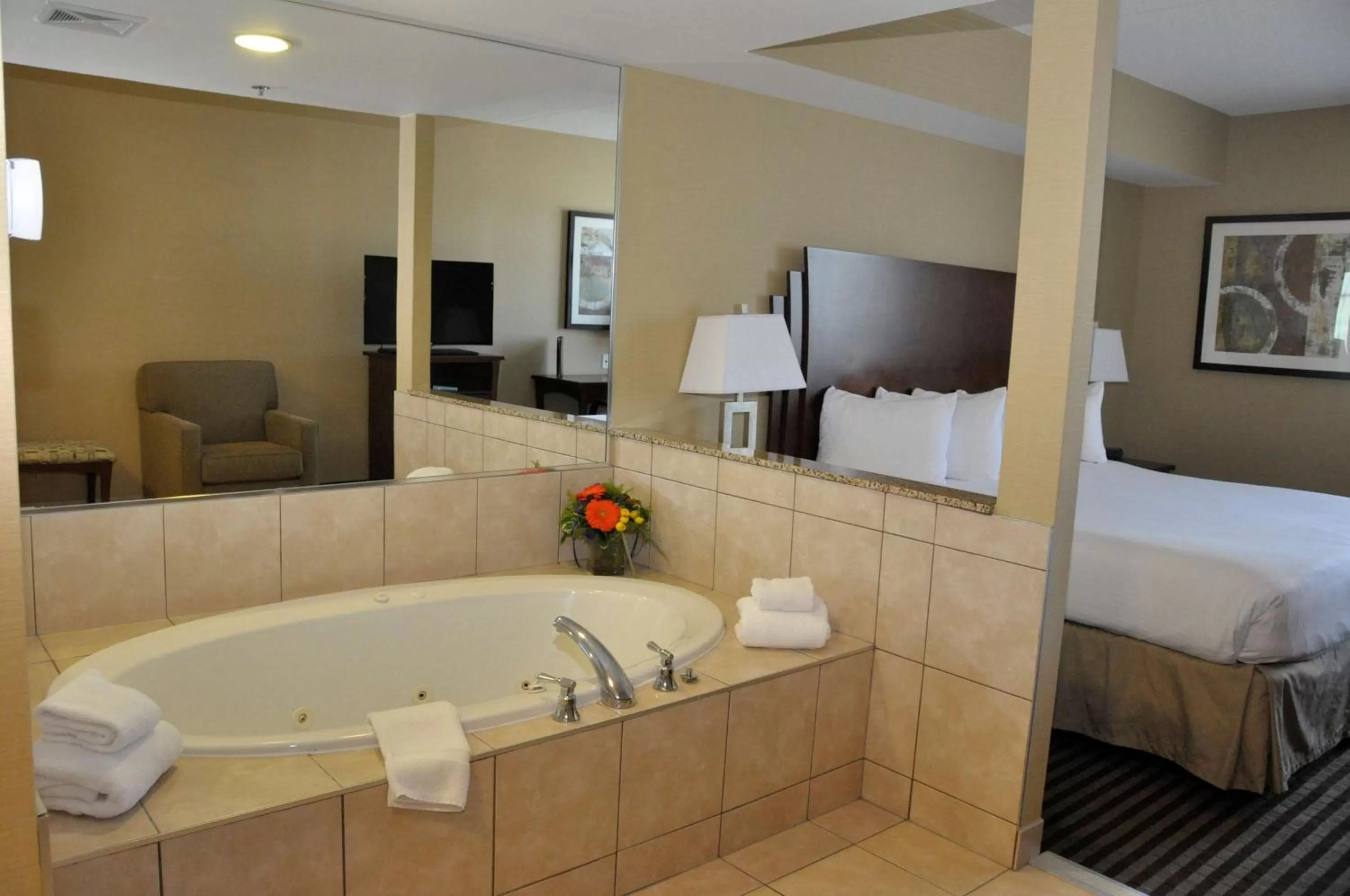 Bedroom, Bed in Best Western Plus Barrie