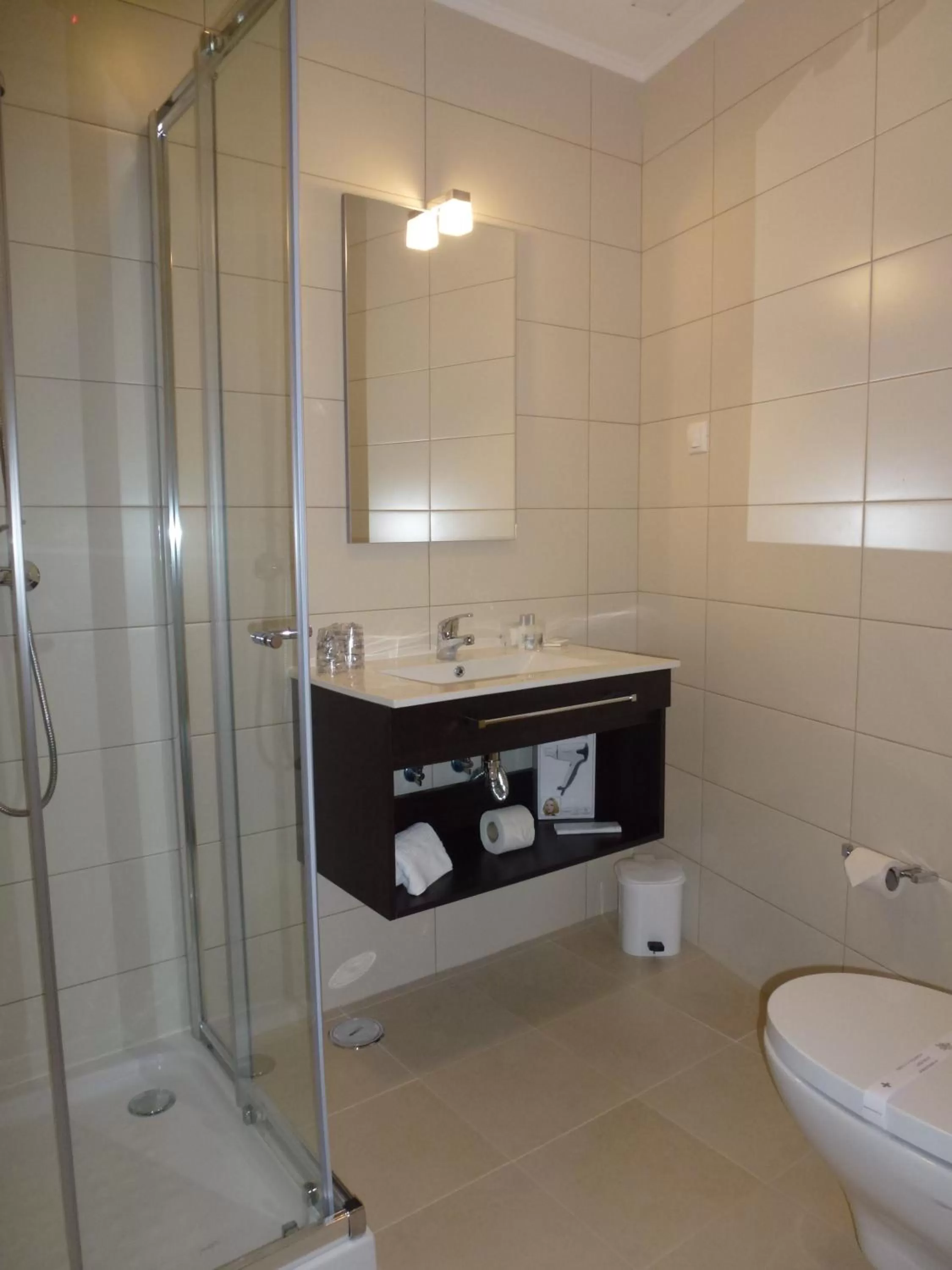 Twin Room with Balcony - single occupancy in Vicentina Hotel