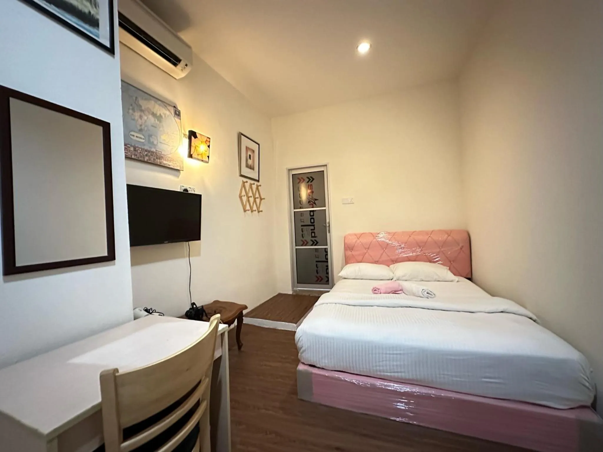 Triple Room with Private Bathroom in The Explorers Guesthouse and Hostel