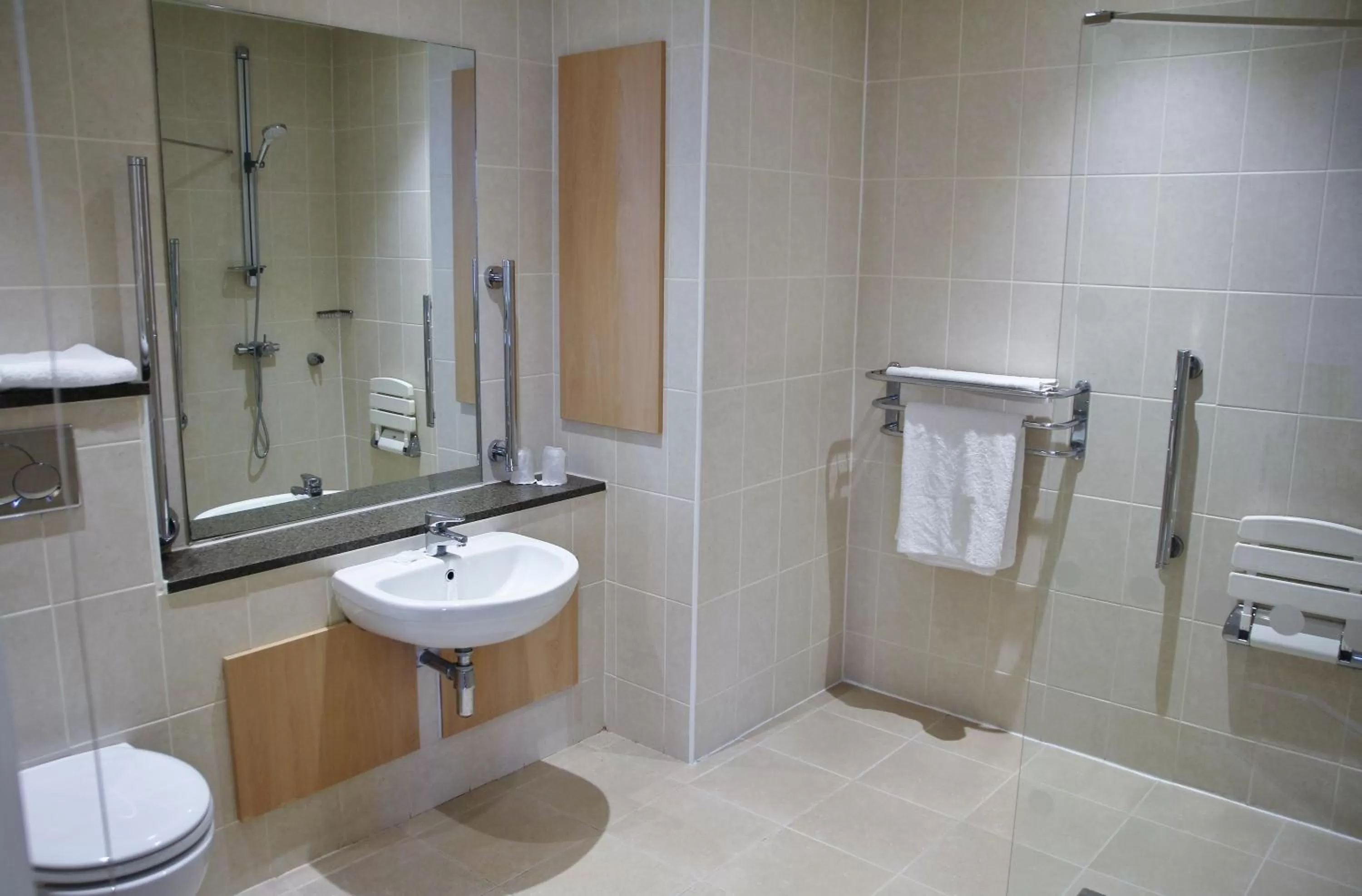 Standard King Room - Disability Access in Holiday Inn Kenilworth - Warwick by IHG
