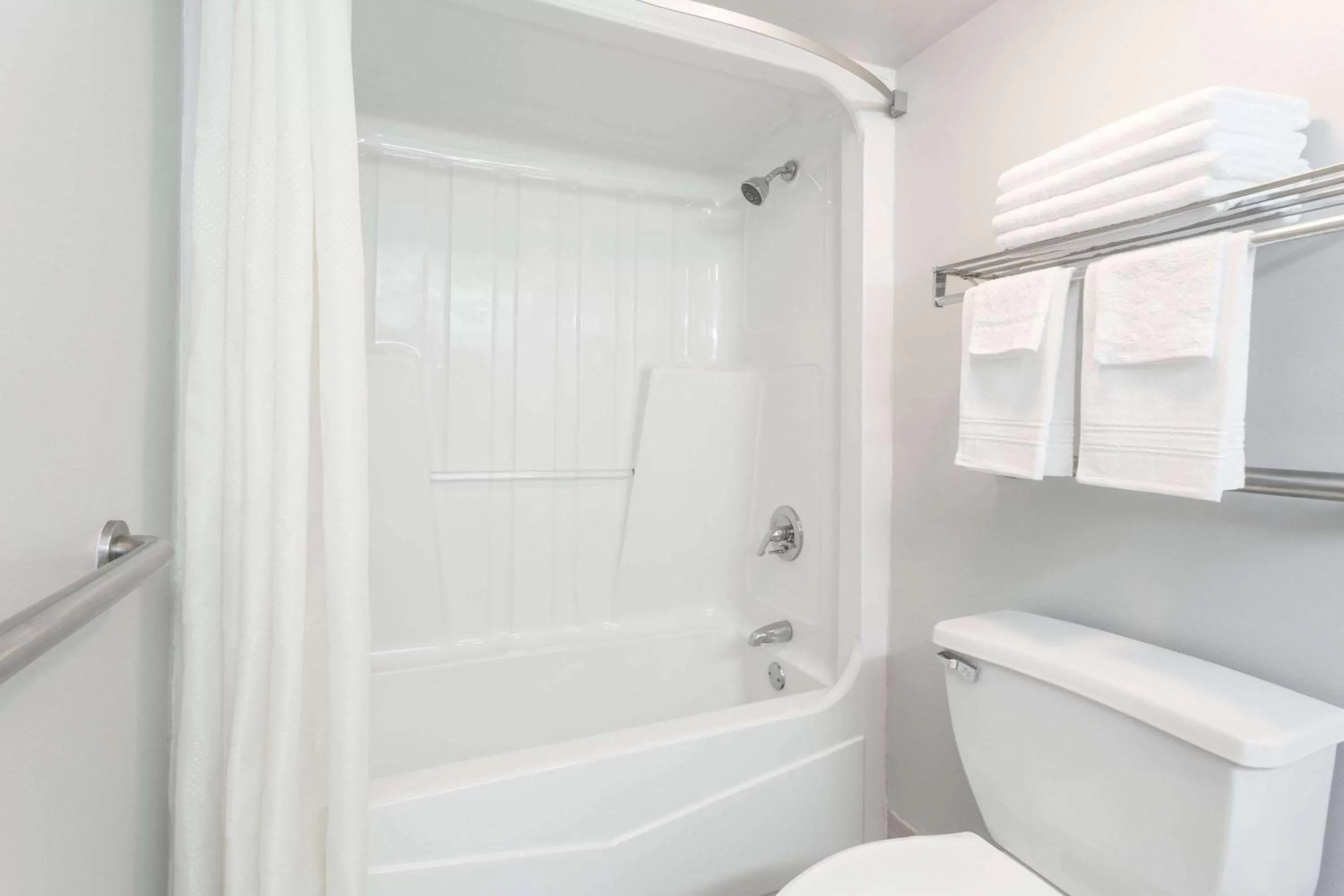 King Room - Second Floor/Non-Smoking in Super 8 by Wyndham Adel GA I-75