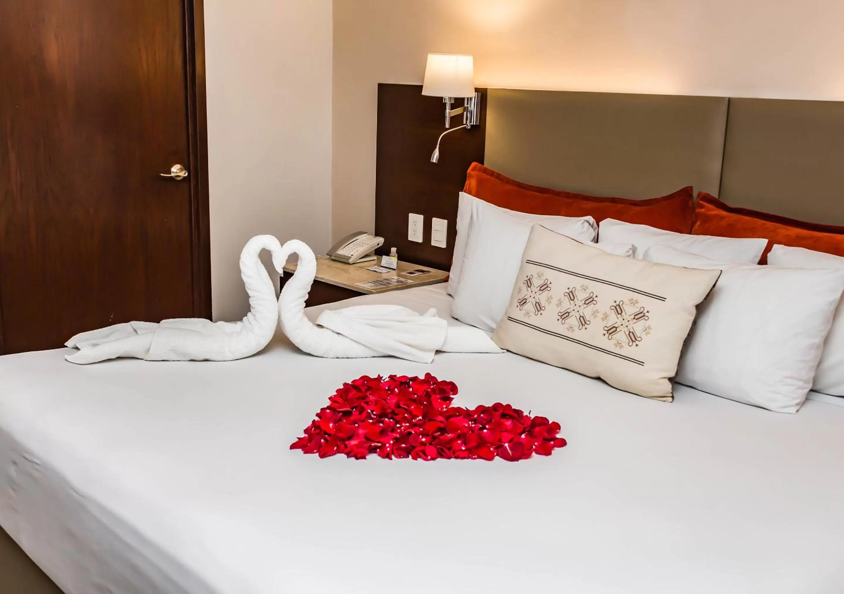 Deluxe King Suite in Hotel Guadalajara Plaza Ejecutivo Lopez Mateos