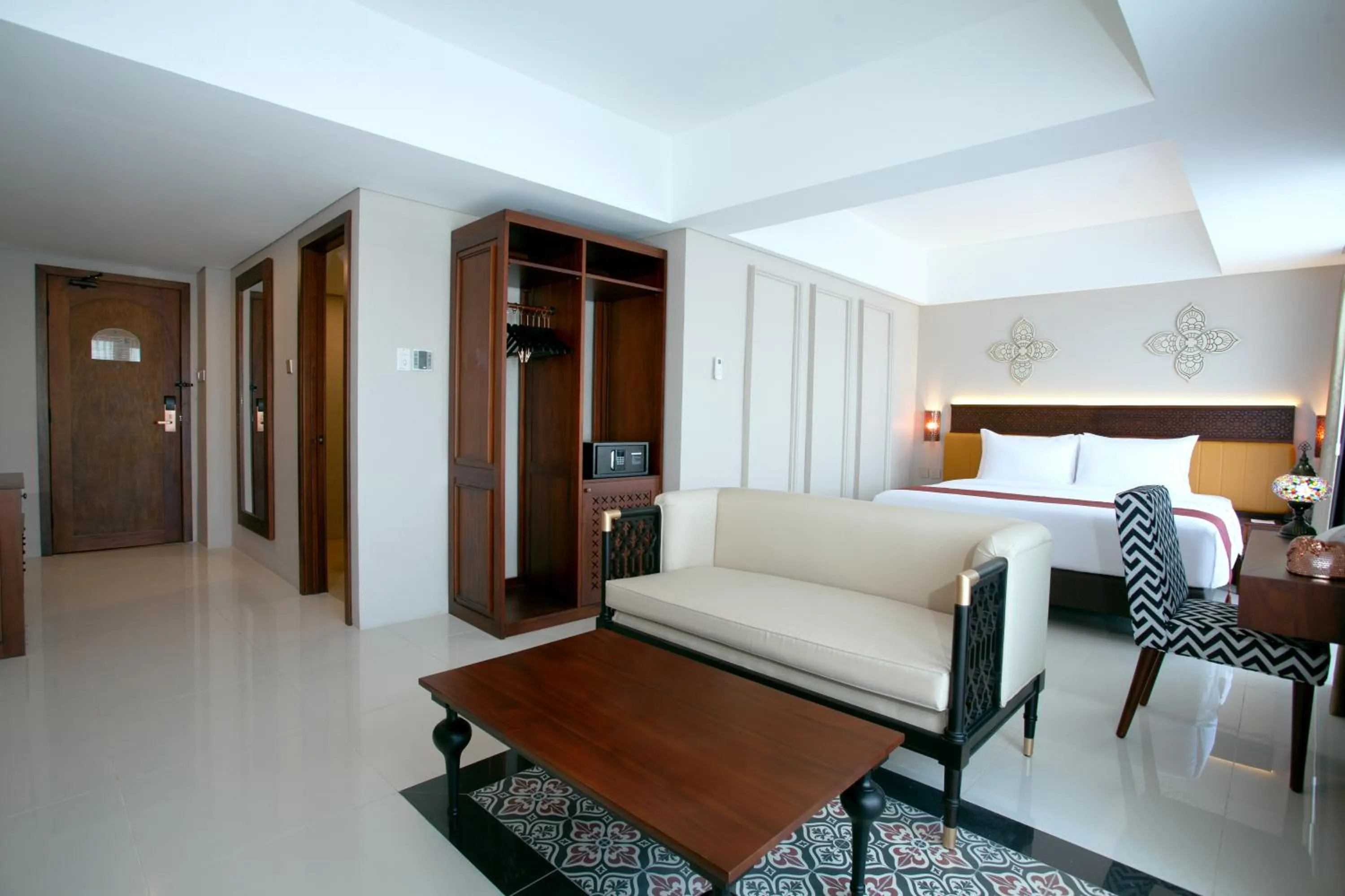 Junior Suite with Double Bed in Alhambra Hotel & Convention, BW Signature Collection