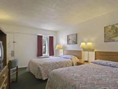 Queen Room with Two Queen Beds - Smoking in Travelodge by Wyndham Ozona