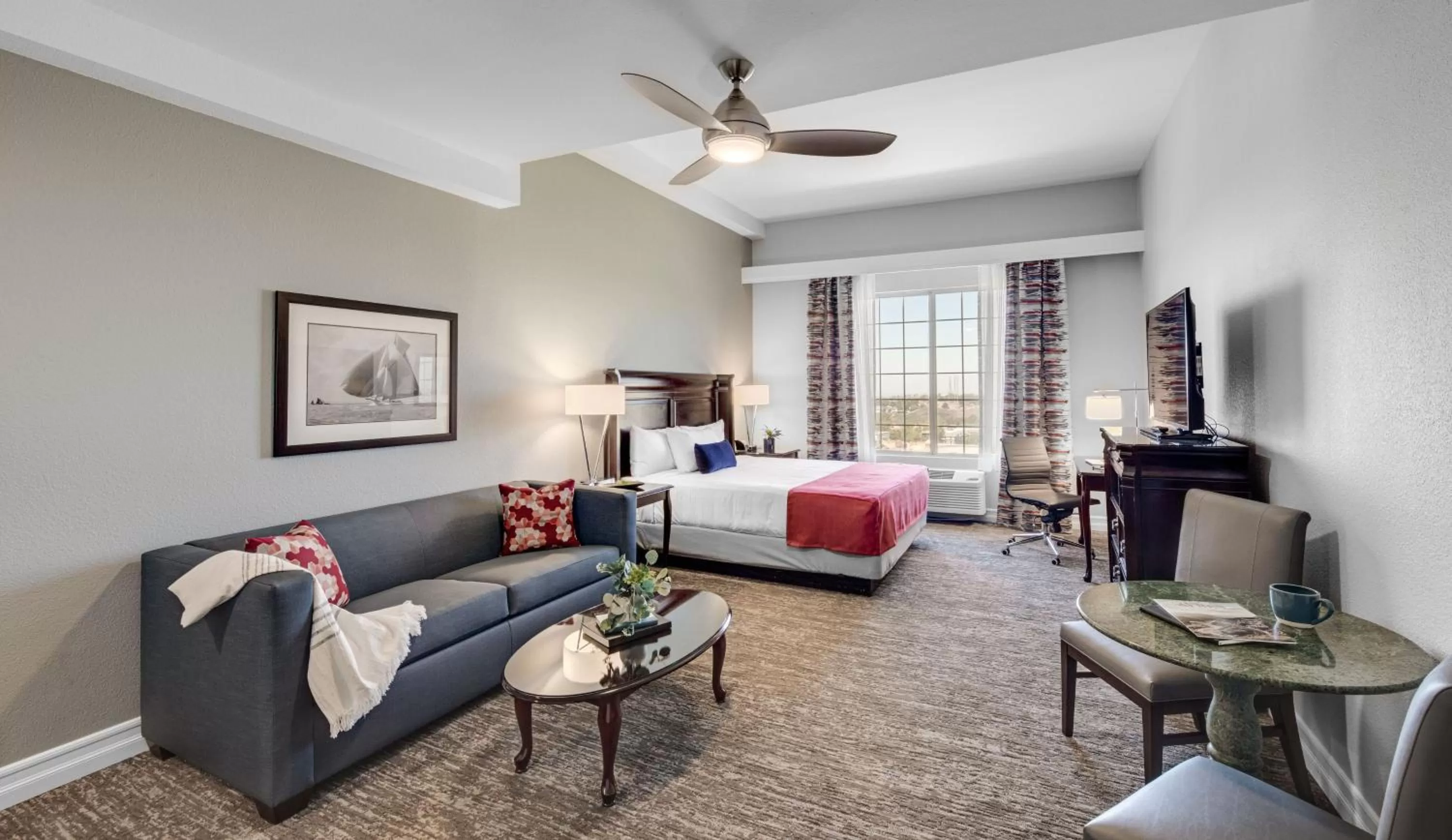 Deluxe King Room in Ayres Suites Mission Viejo - Lake Forest