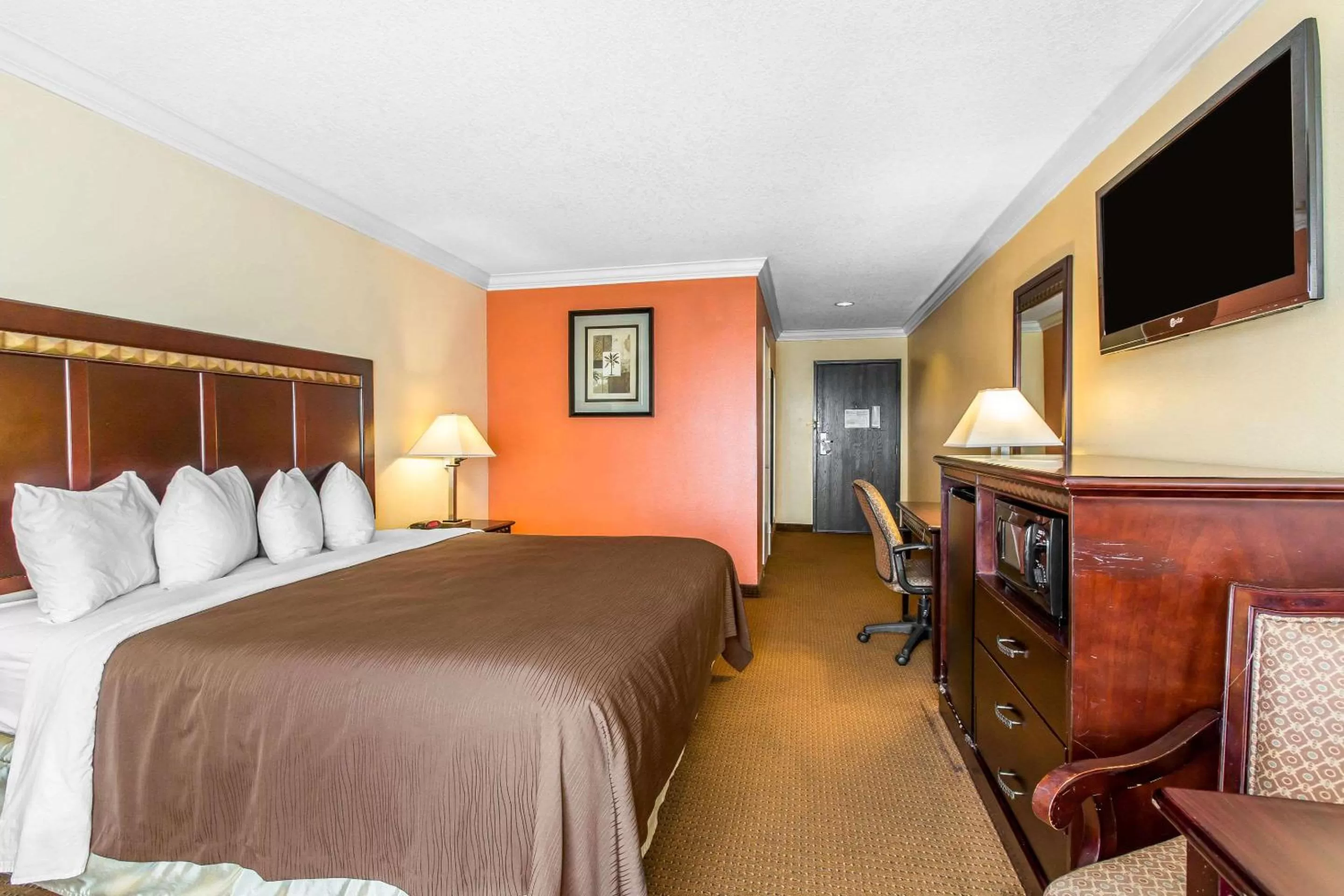 Accessible Room, 1 King Bed, Accessible Tub, Non Smoking in Quality Inn & Suites Bell Gardens-Los Angeles