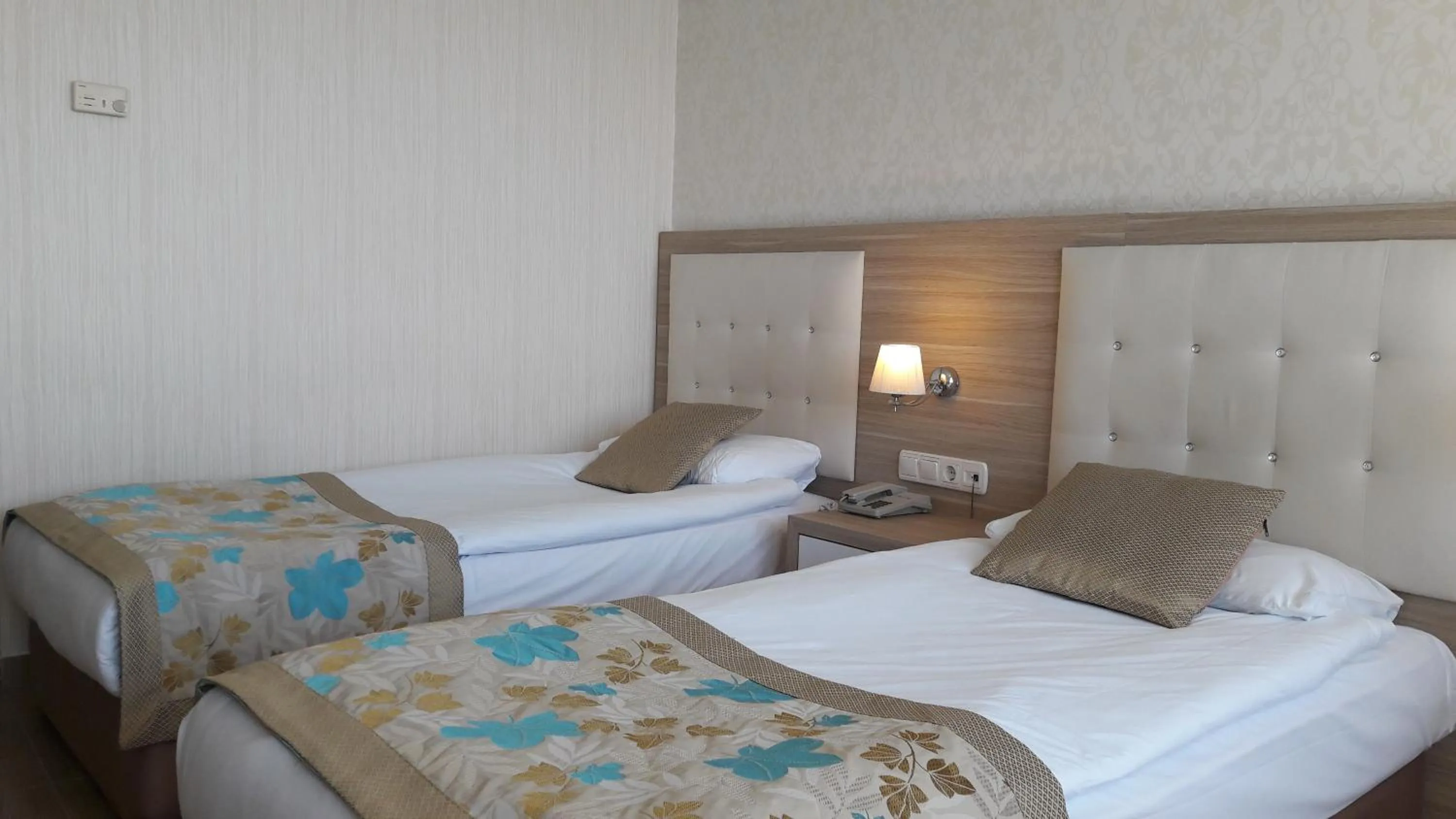 Single Room in Cender Hotel