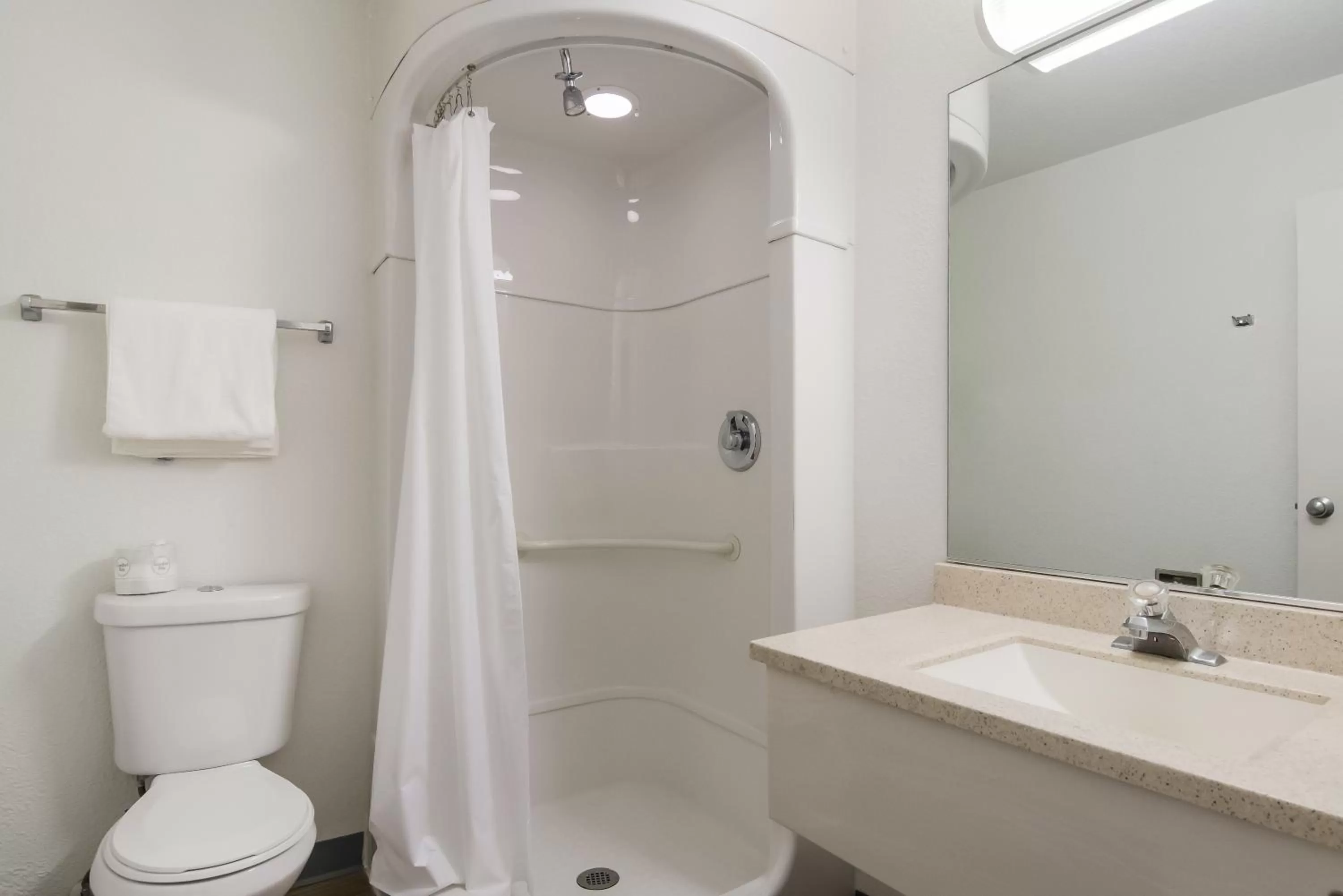 Efficiency King Room - Smoking in Rodeway Inn Greeley