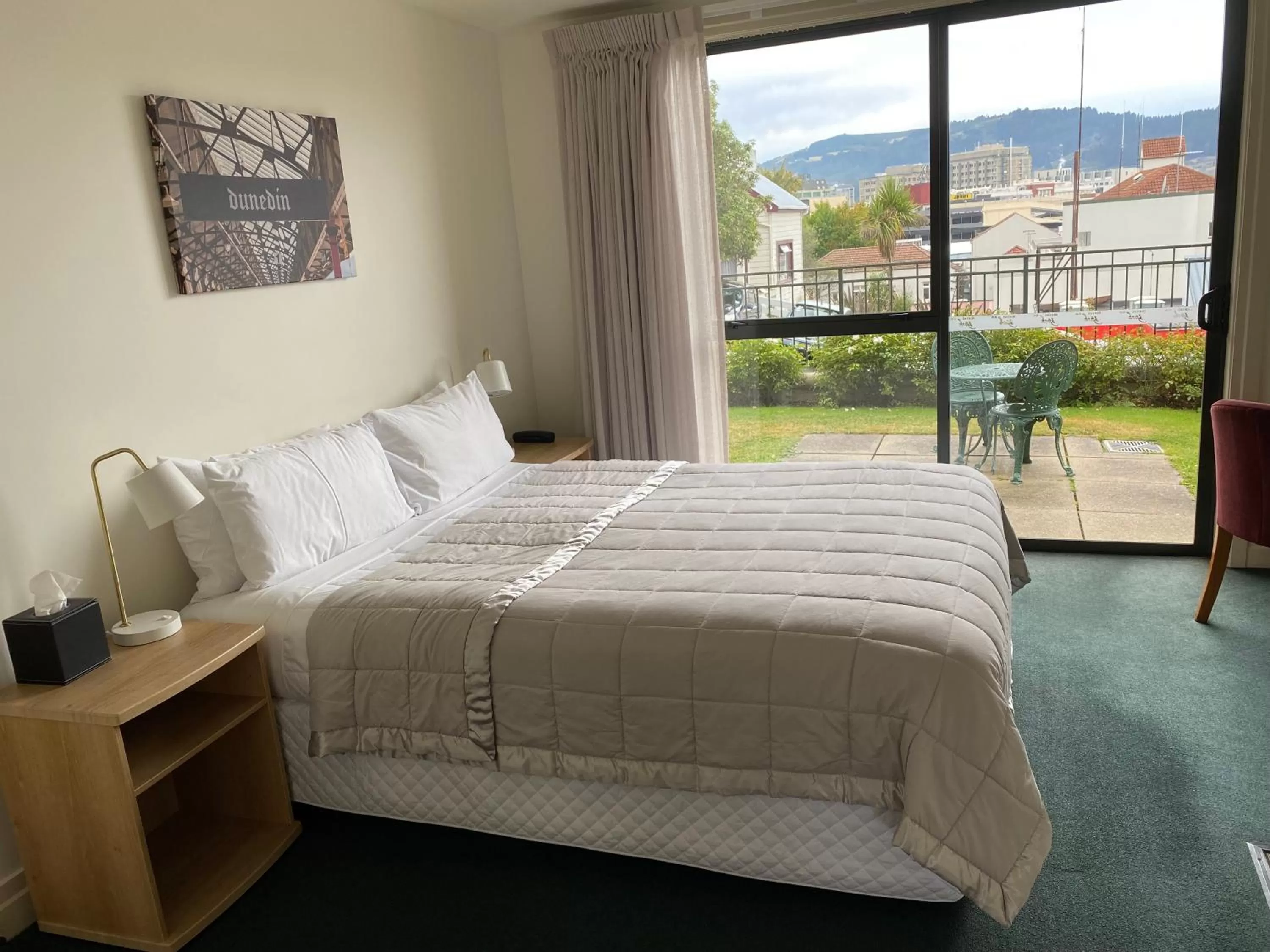 Superior Studio in Motel On York