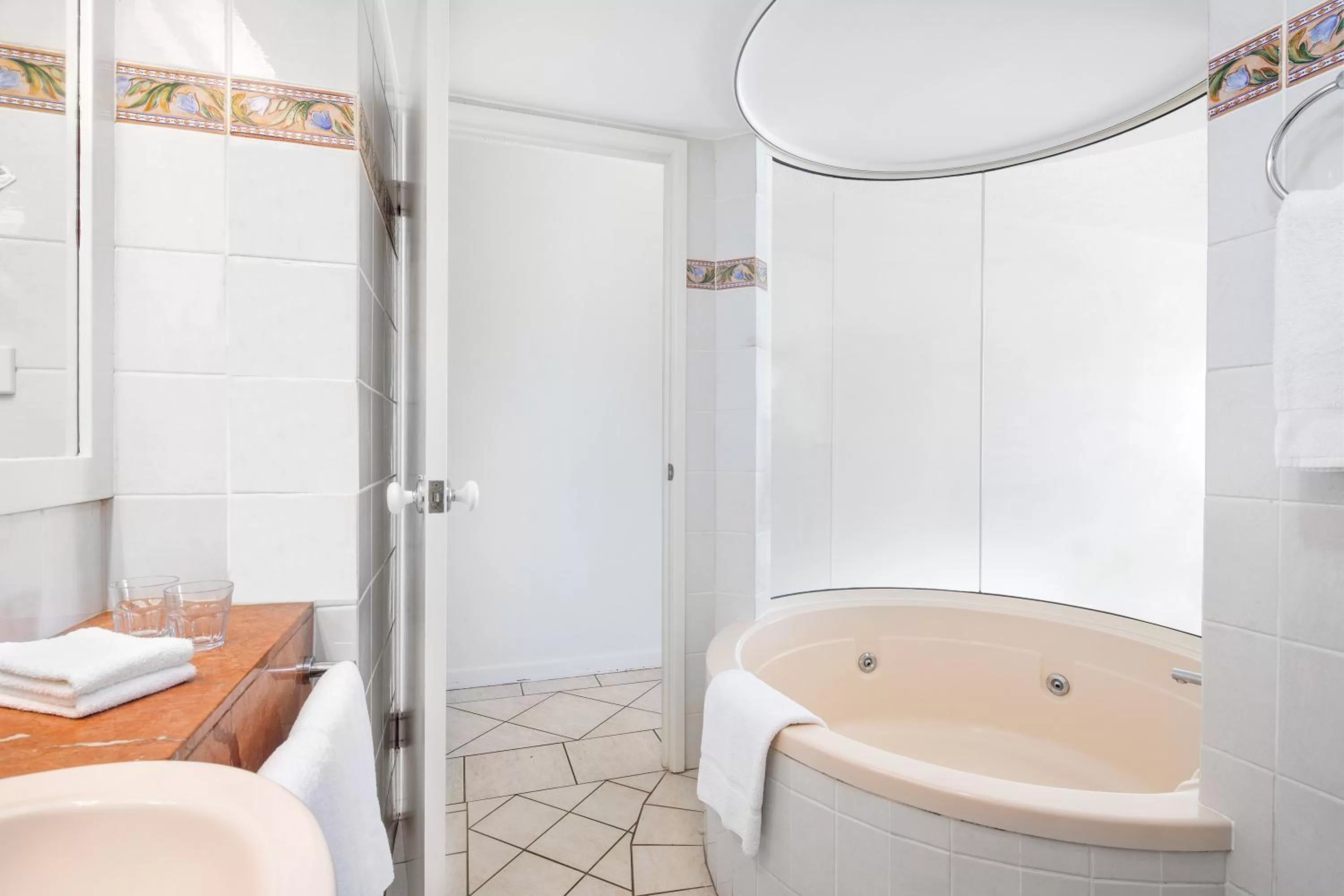 One-Bedroom Ocean in BreakFree Royal Harbour