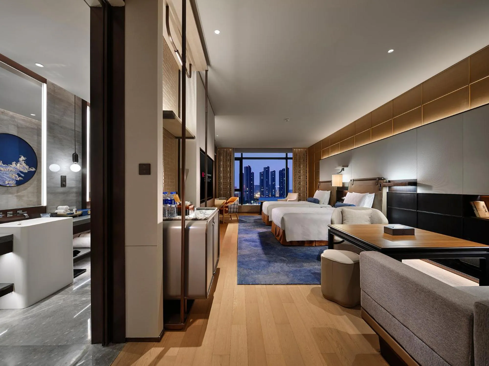 Premium Twin Room with River View and Lounge Access in HUALUXE Nanjing Yangtze River