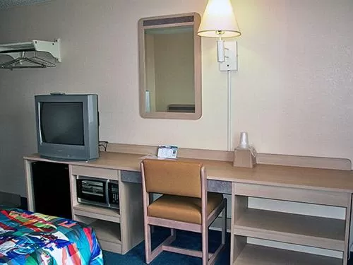 King Room - Non-Smoking in Americas Best Value Inn Jefferson City