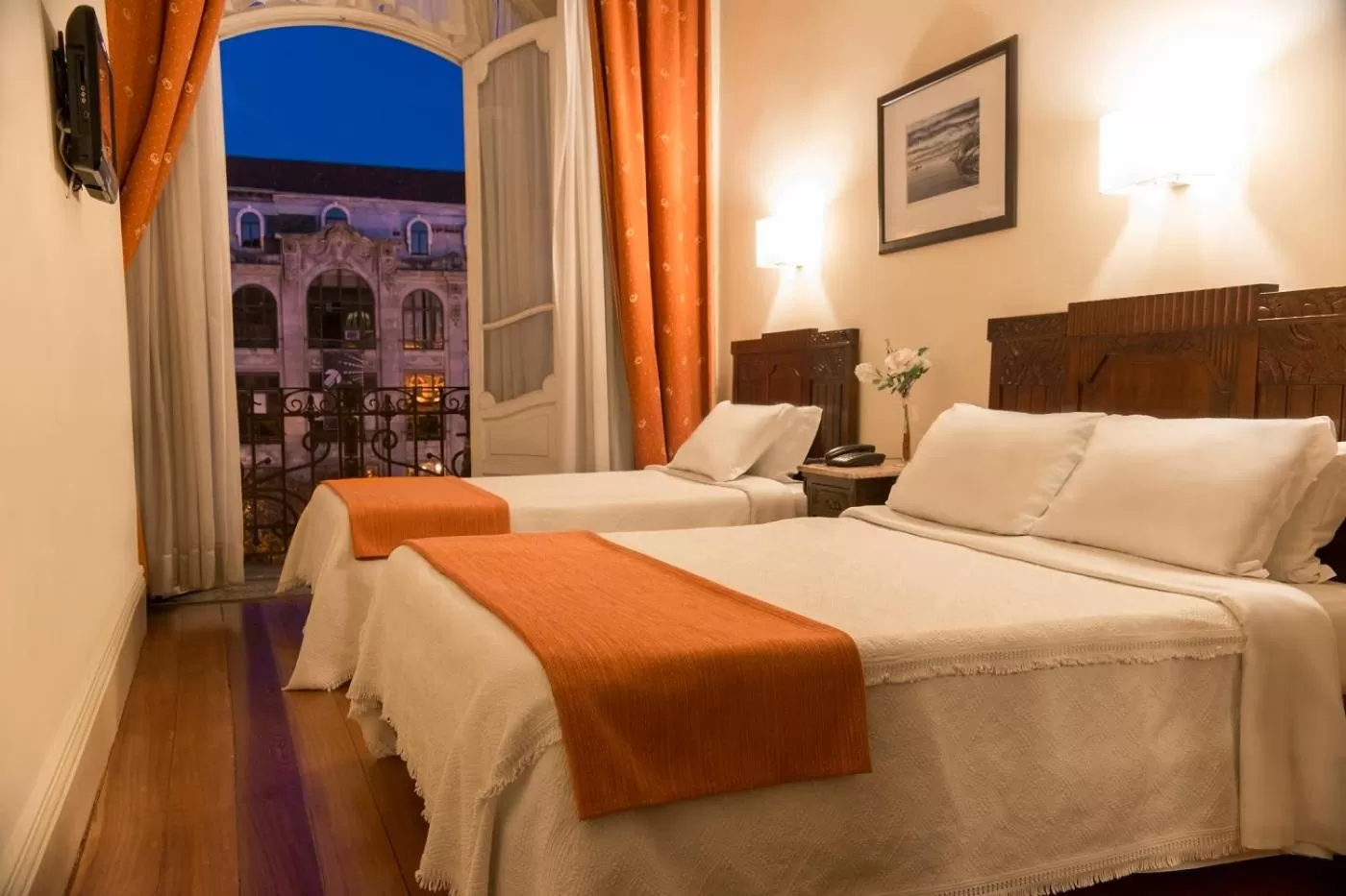 Double or Twin Room with Avenue View in Hotel Aliados