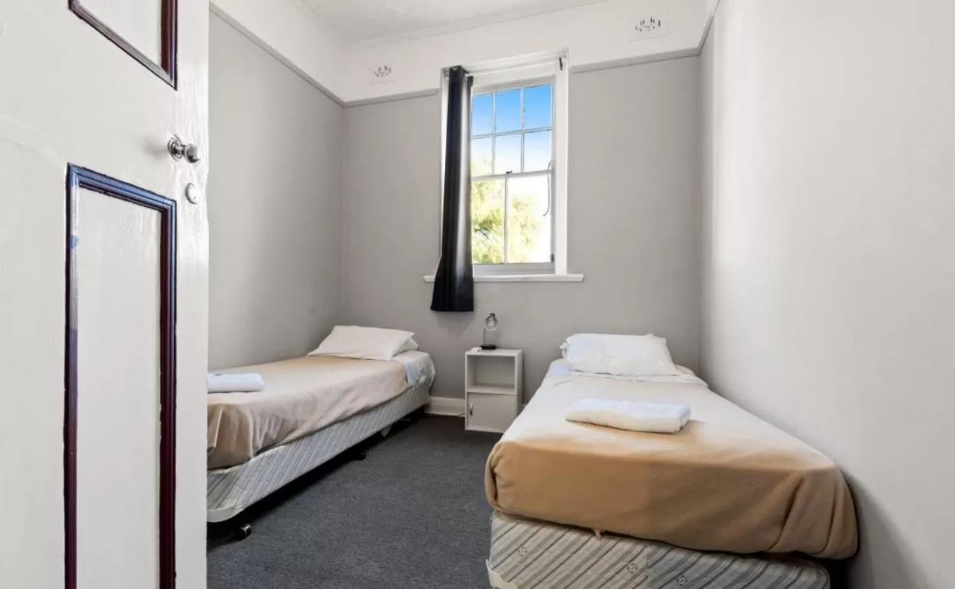 Standard Twin Room in Kearsley Hotel