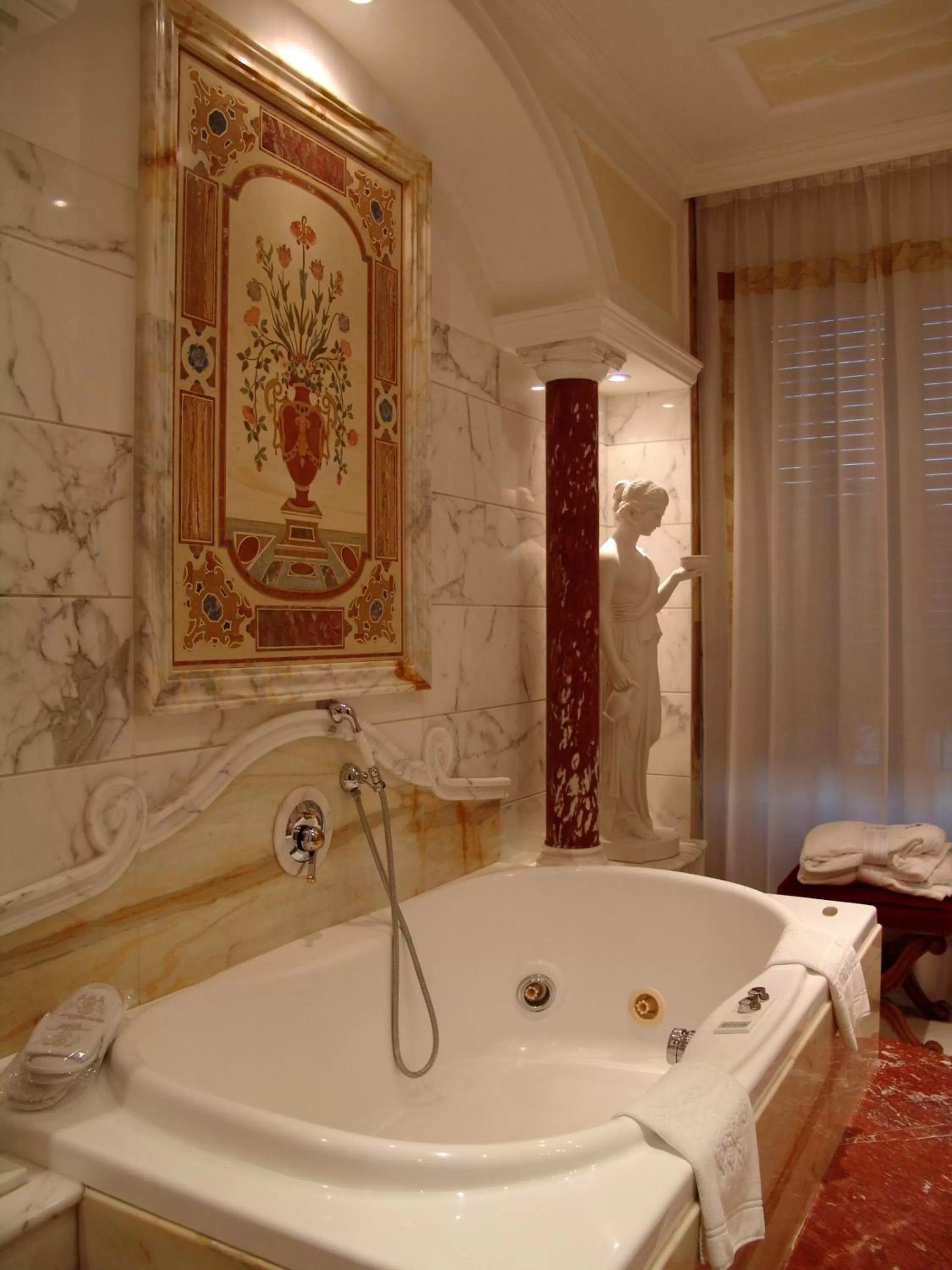 Superior Suite in Grand Hotel des Iles Borromées & SPA