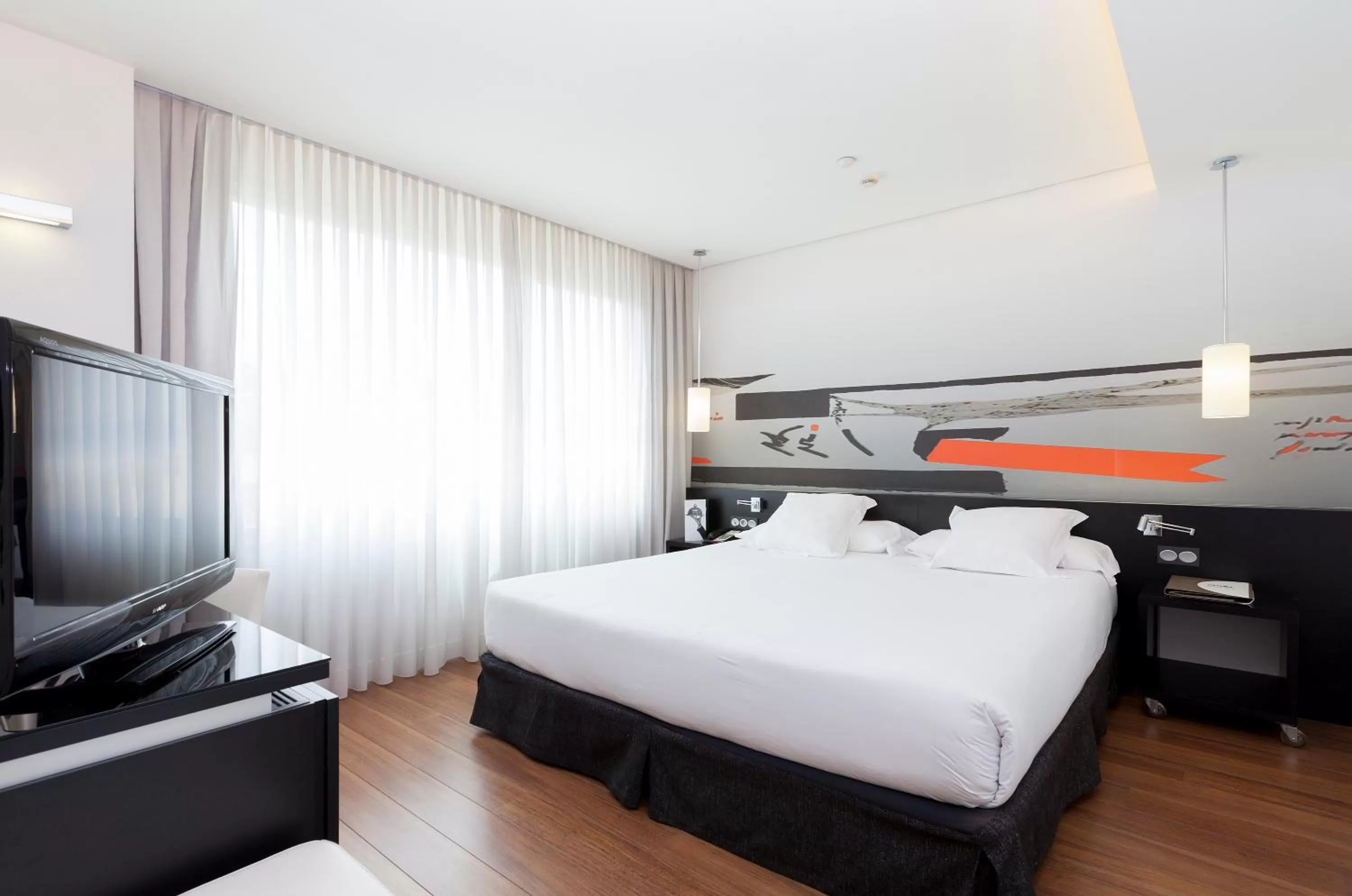  Familiy Room with free airport shuttle in Axor Barajas