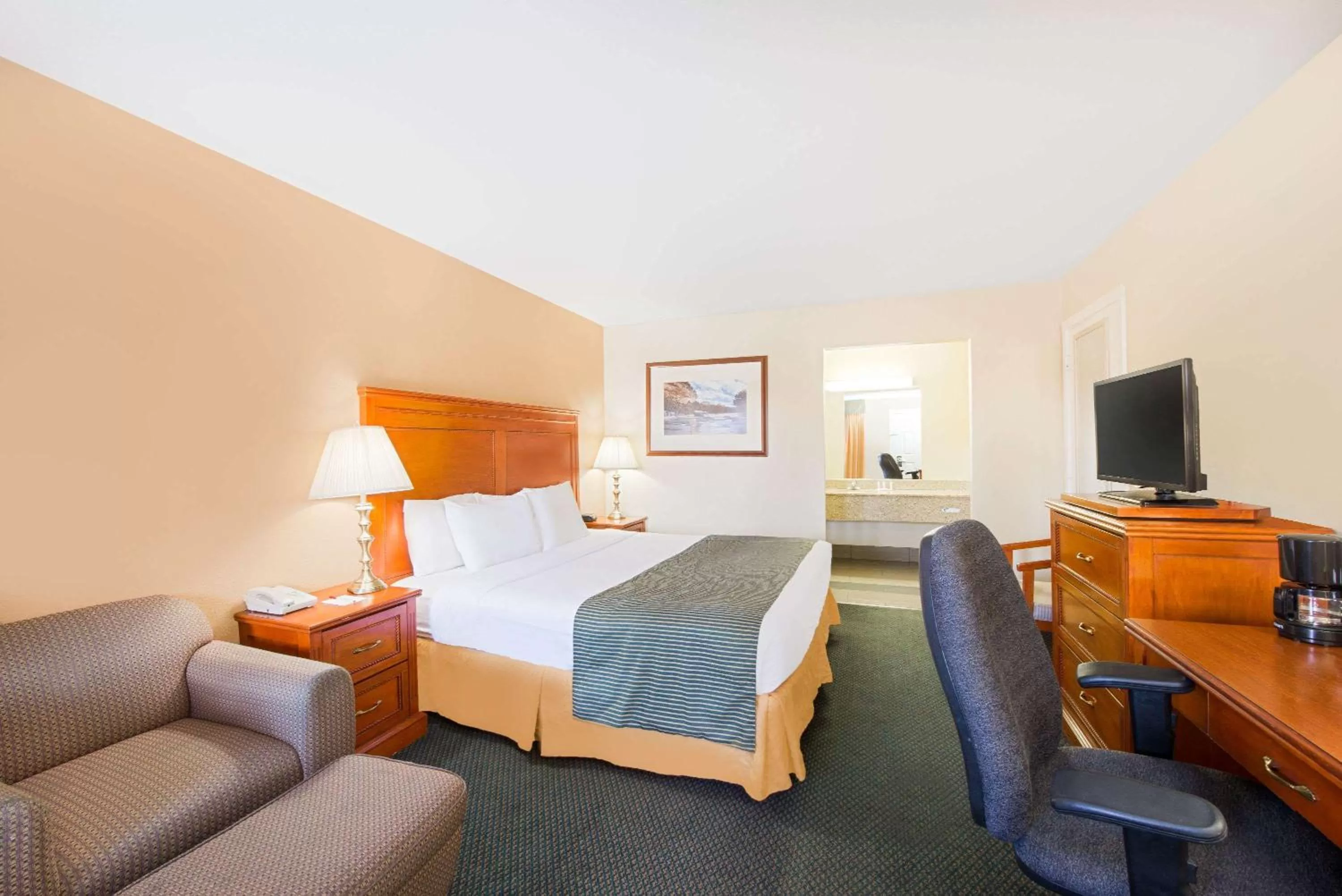King Studio Suite, Non-Smoking in Ramada by Wyndham Flagstaff East