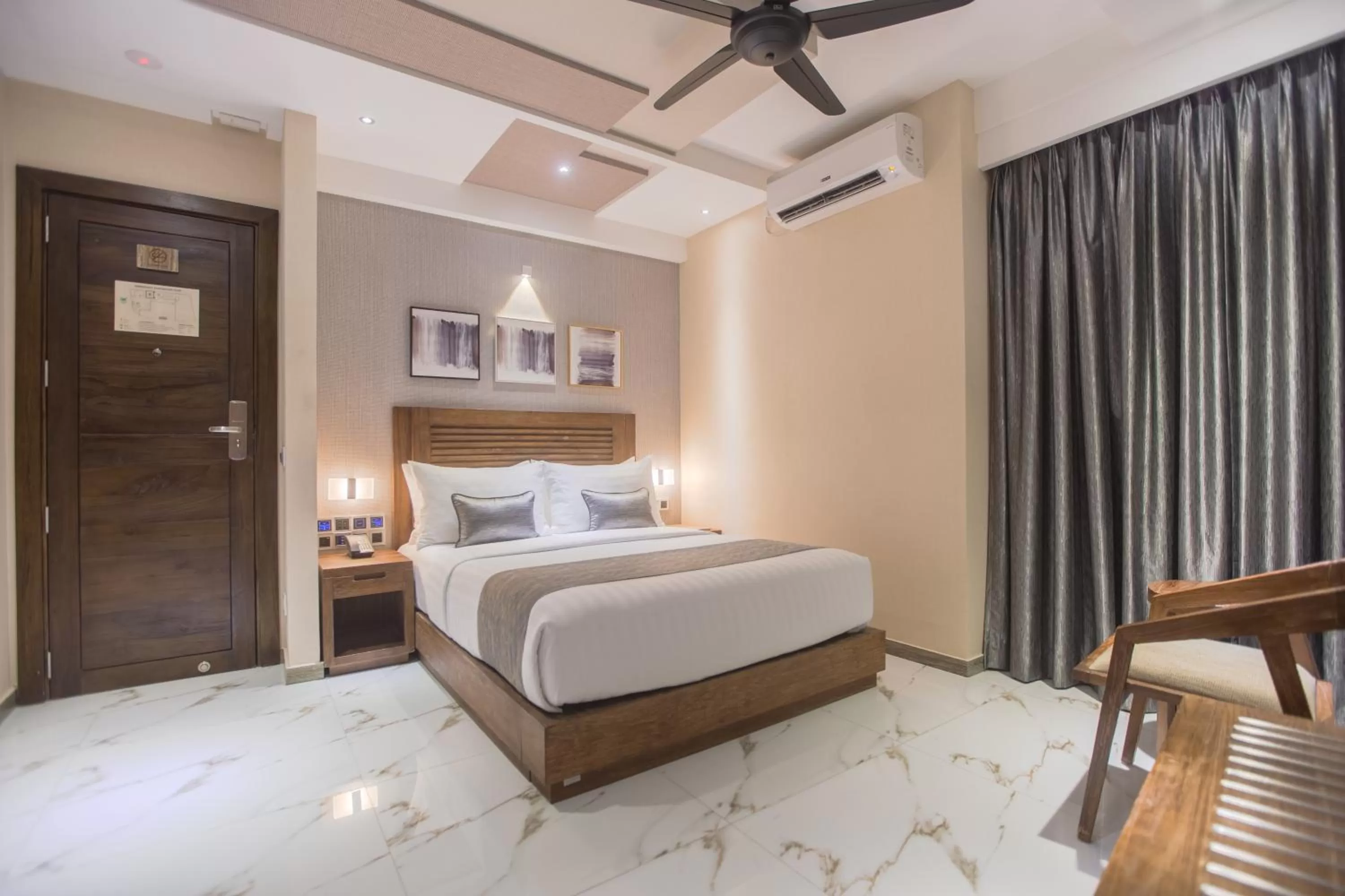 Deluxe Double Room in Samann Grand