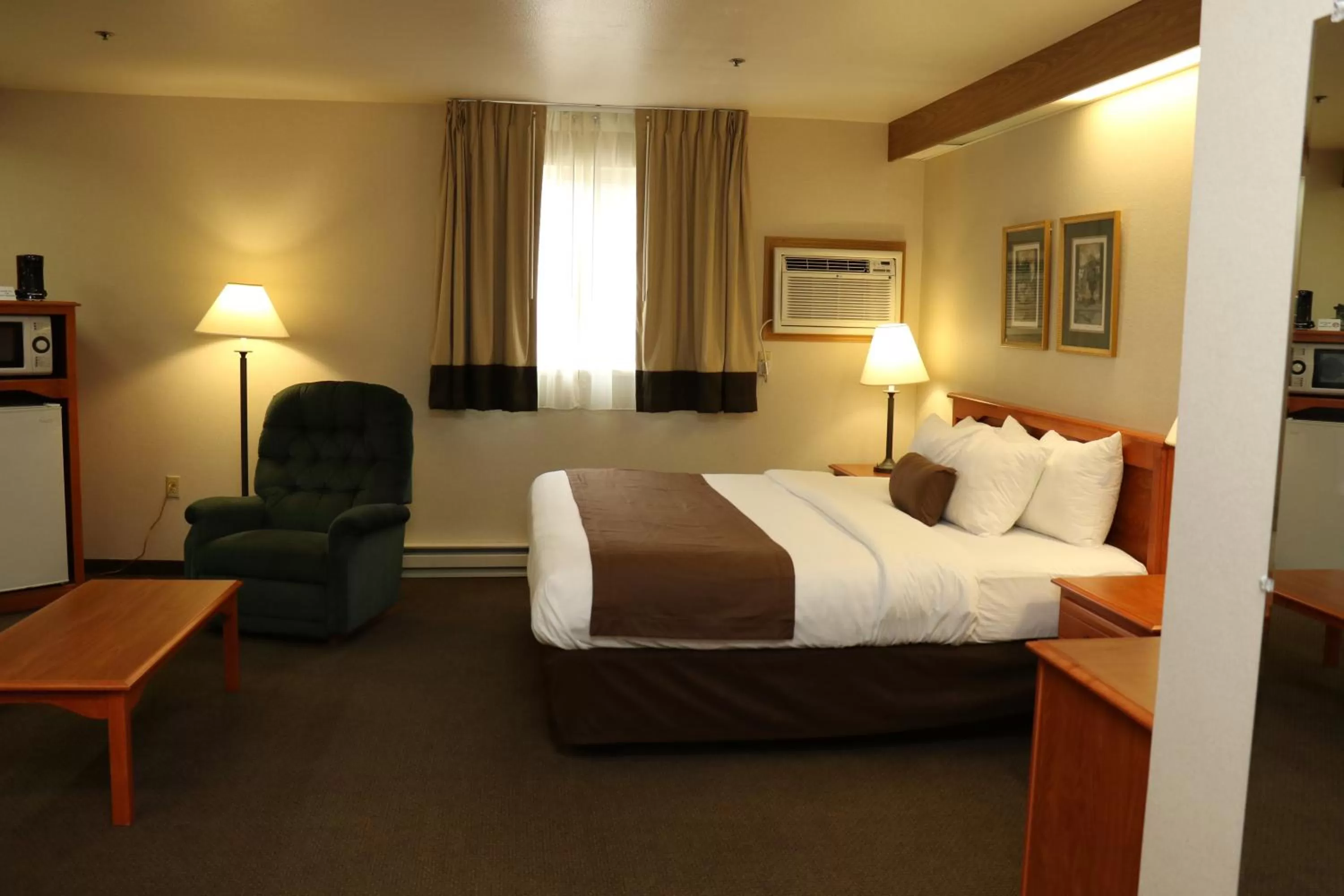 King Room - Non-Smoking in Motel 6 Minot, ND