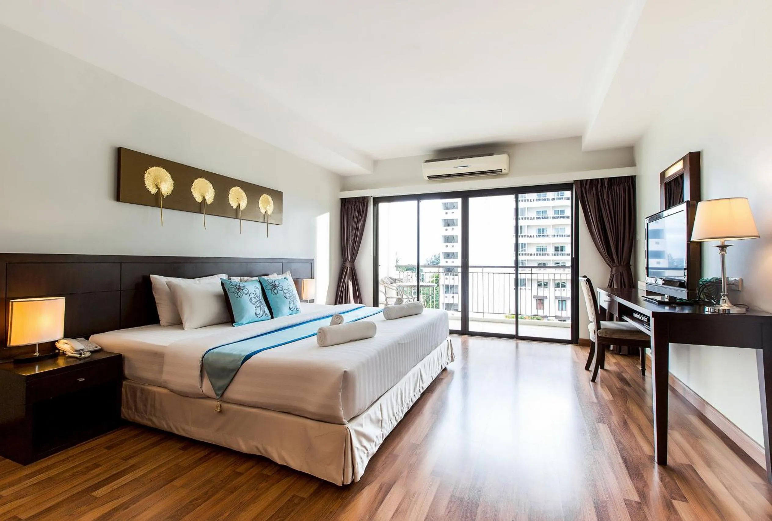Grand Deluxe Room Double or Twin in Fifth Pattaya Jomtien By Shiwalai Int