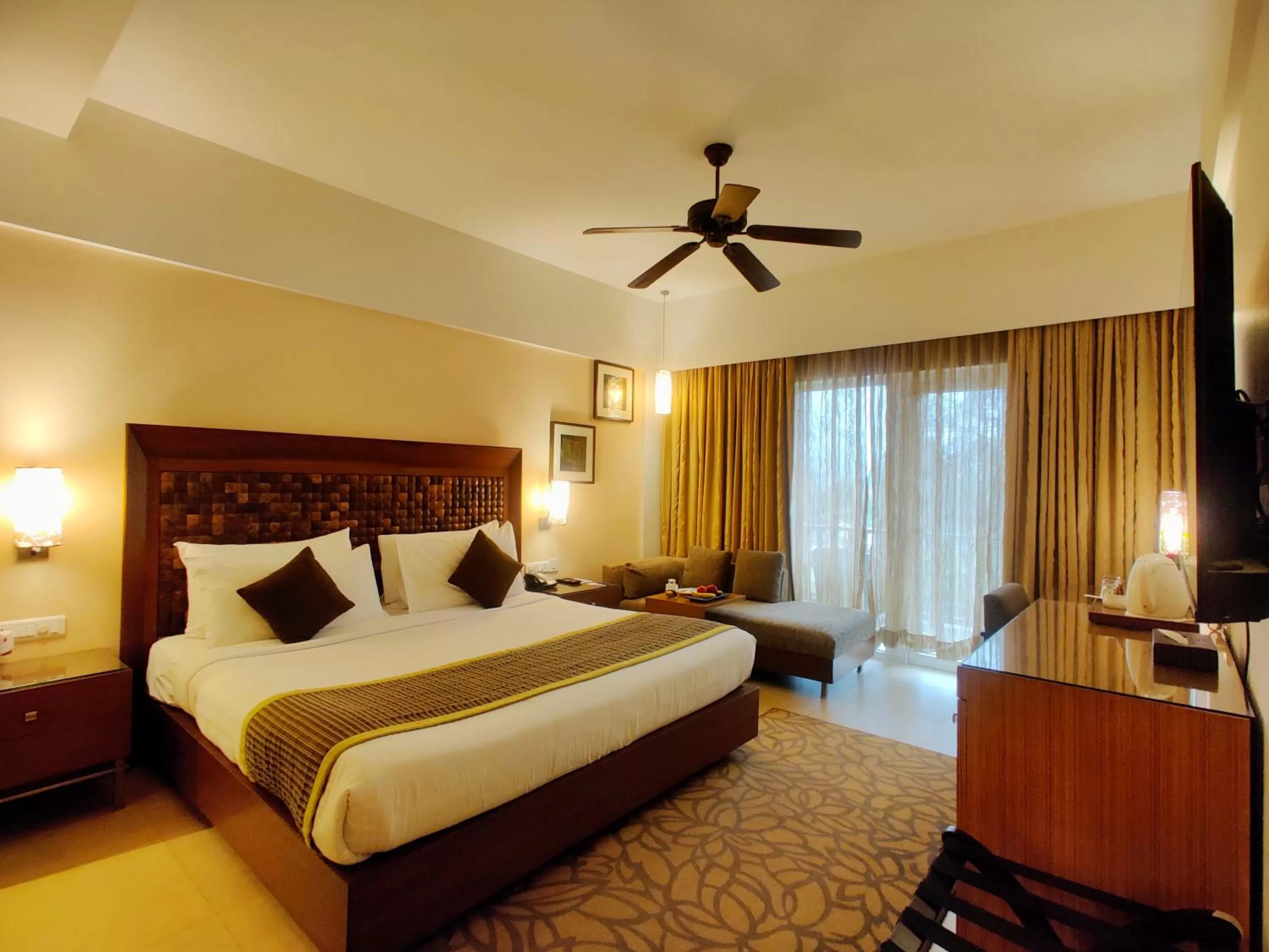 Classic King Room in Fariyas Resort Lonavala
