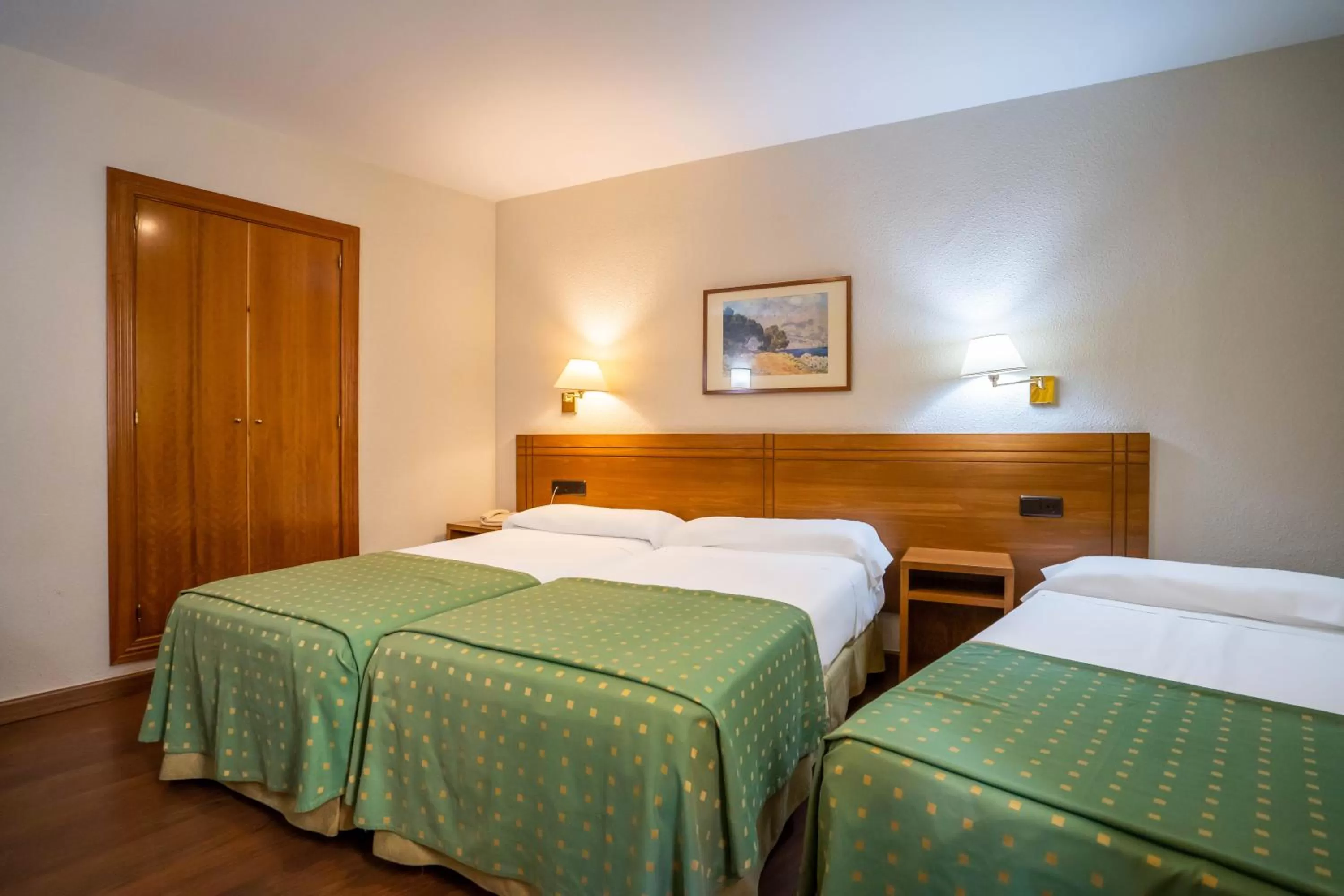 Double Room with Extra Bed in YIT Conquista de Toledo
