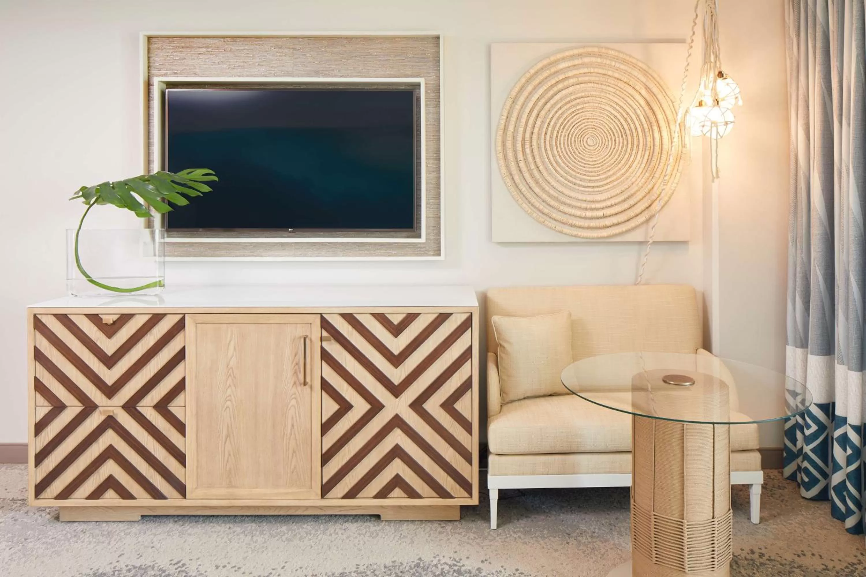 Accessible Junior Suite 2 Double Beds in OUTRIGGER Waikiki Beachcomber Hotel