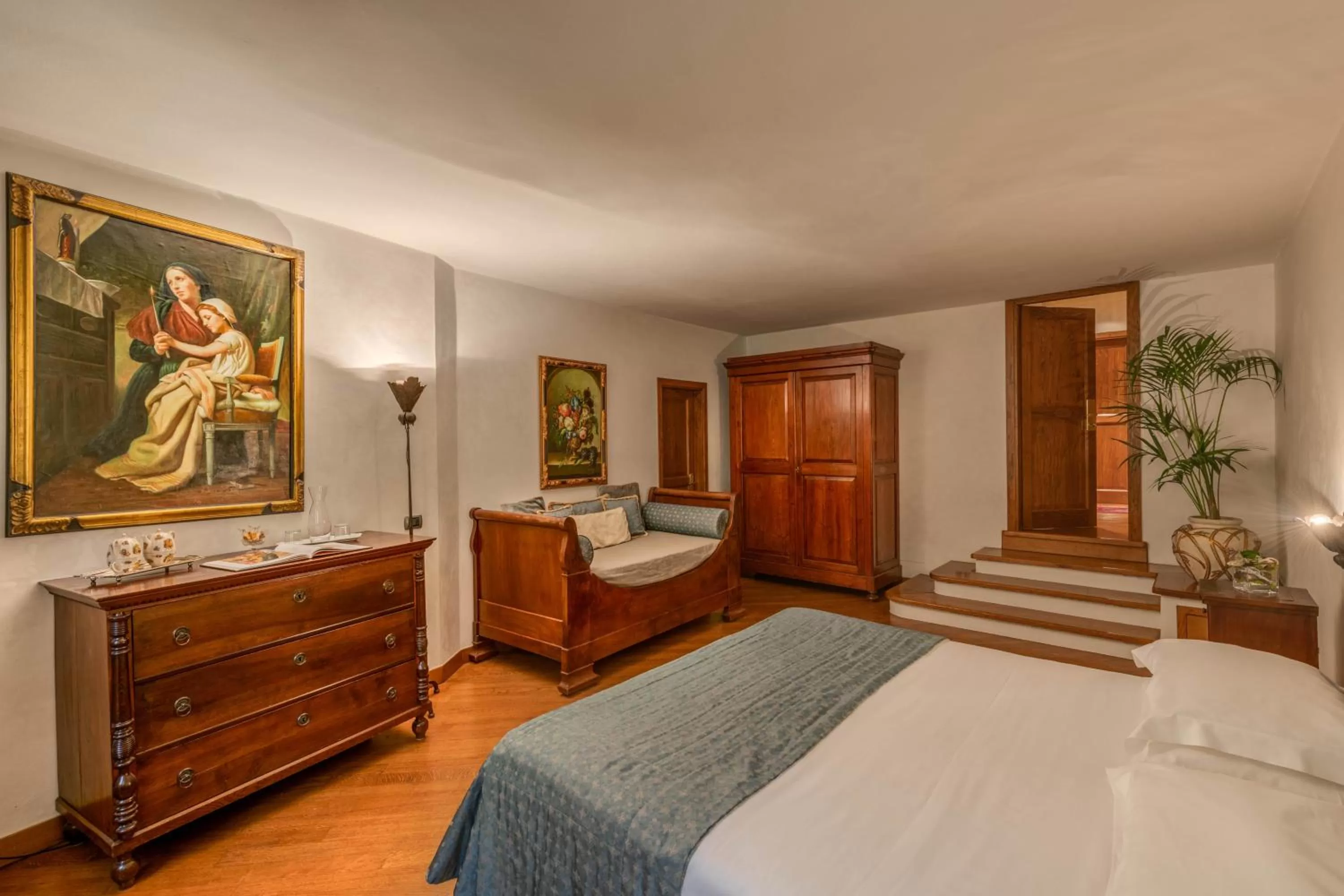 Superior Double or Twin Room with View - single occupancy in Residenza D'Epoca In Piazza della Signoria